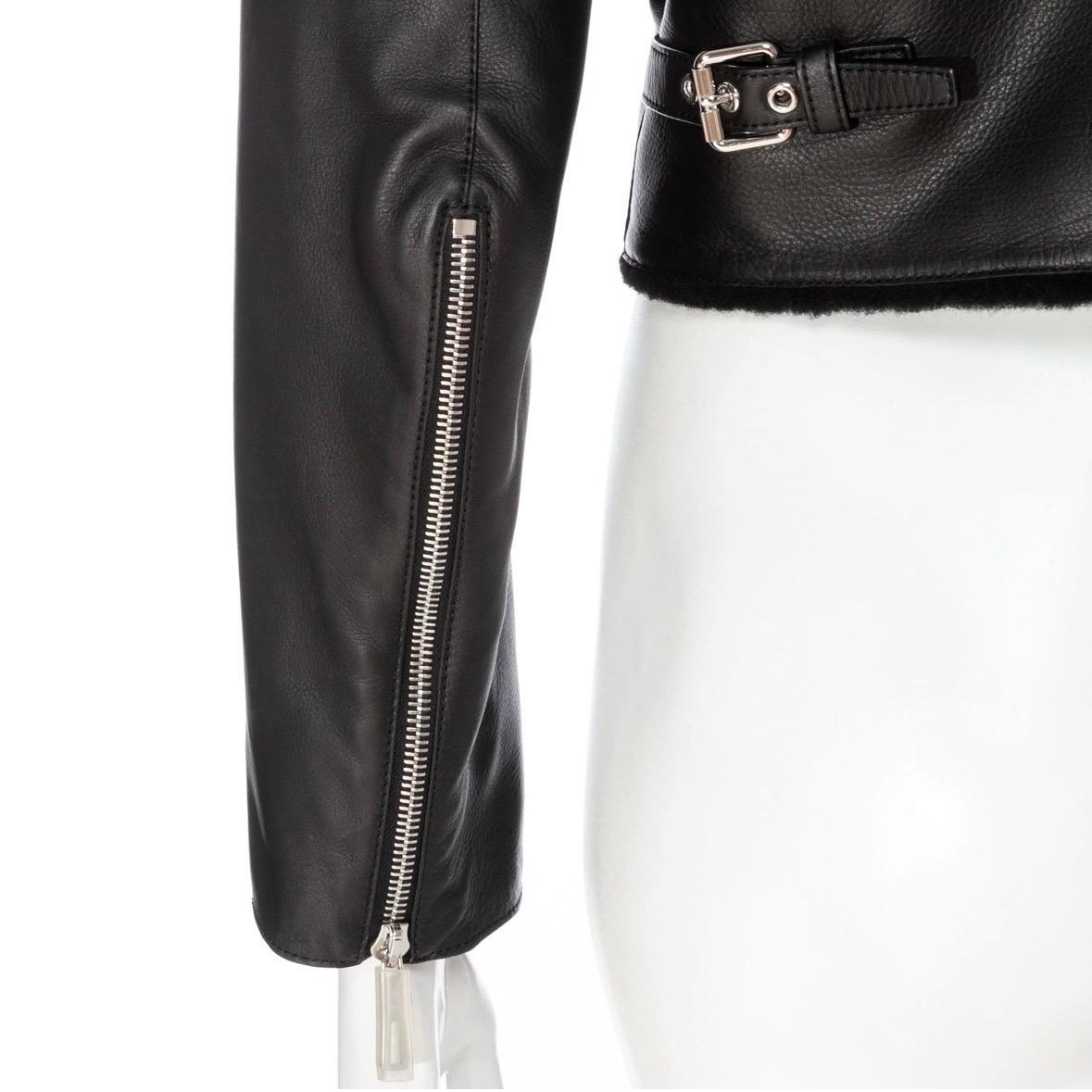 Hermès - Blouson motard court en cuir noir doublé de shearling   en vente 9