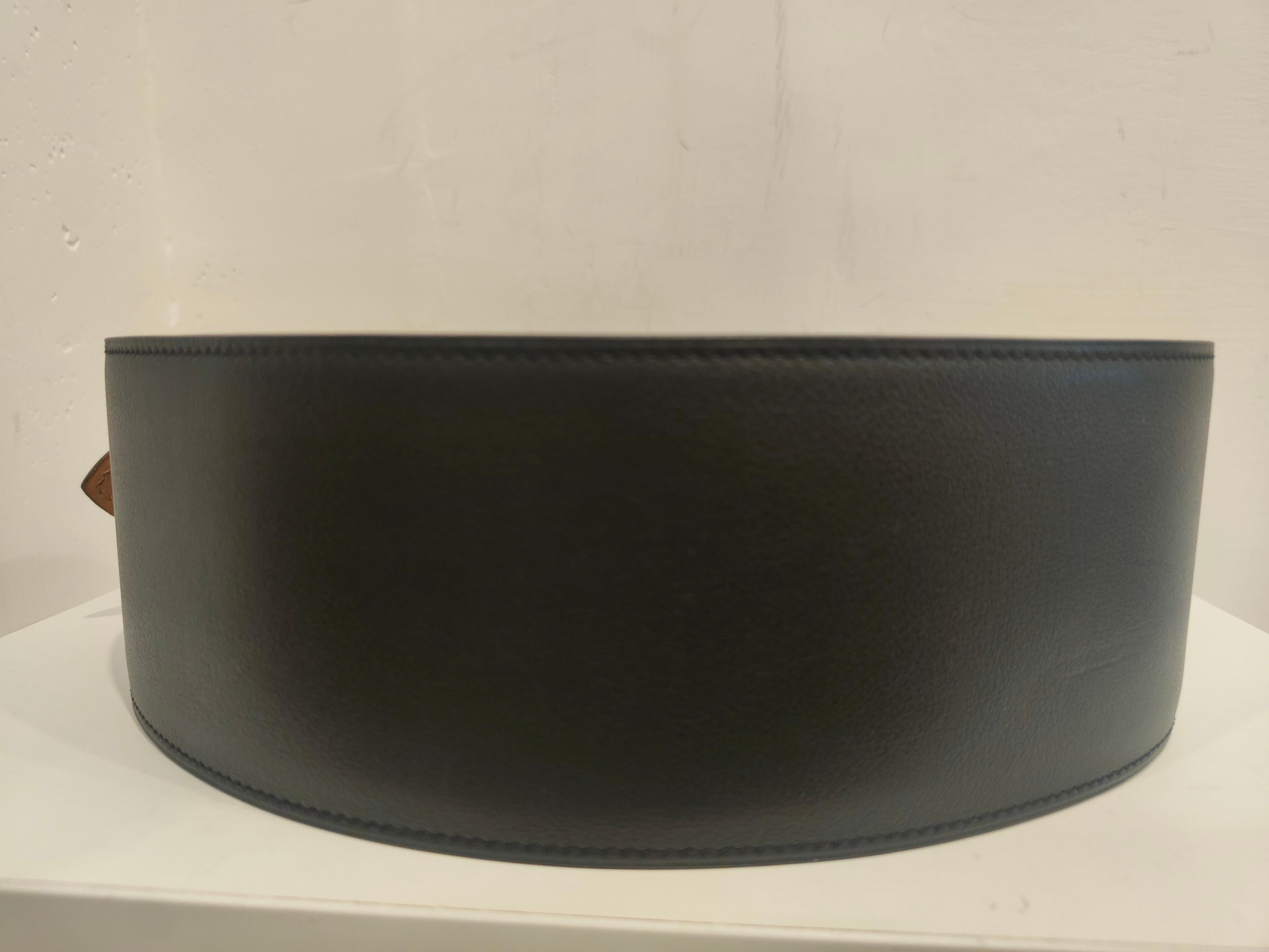 Women's or Men's Hermès black leather silver hardware belt For Sale