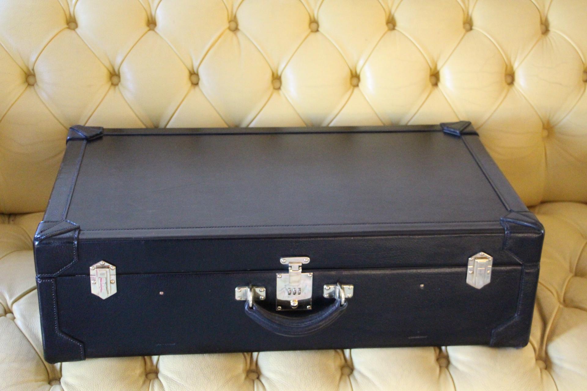 Spectacular black calf box leather suitcase.. It features one top handle, solid brass hardware, two flip clasp that are marked Hermes Paris and one pinch lock .Initials are embossed under the handle as well as a number above .
It is in very good
