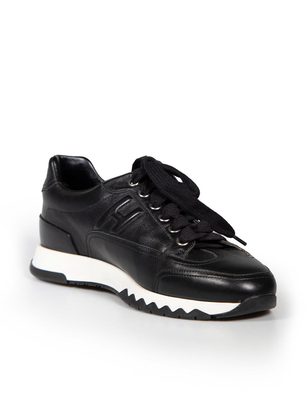 CONDITION is Very good. Minimal wear to trainers is evident. Minimal wear to outsole with some light marks to the rubber on this used Hermès designer resale item.
 
 
 
 Details
 
 
 Model: Trail
 
 Black
 
 Leather
 
 Trainers
 
 Round toe
 
 Lace