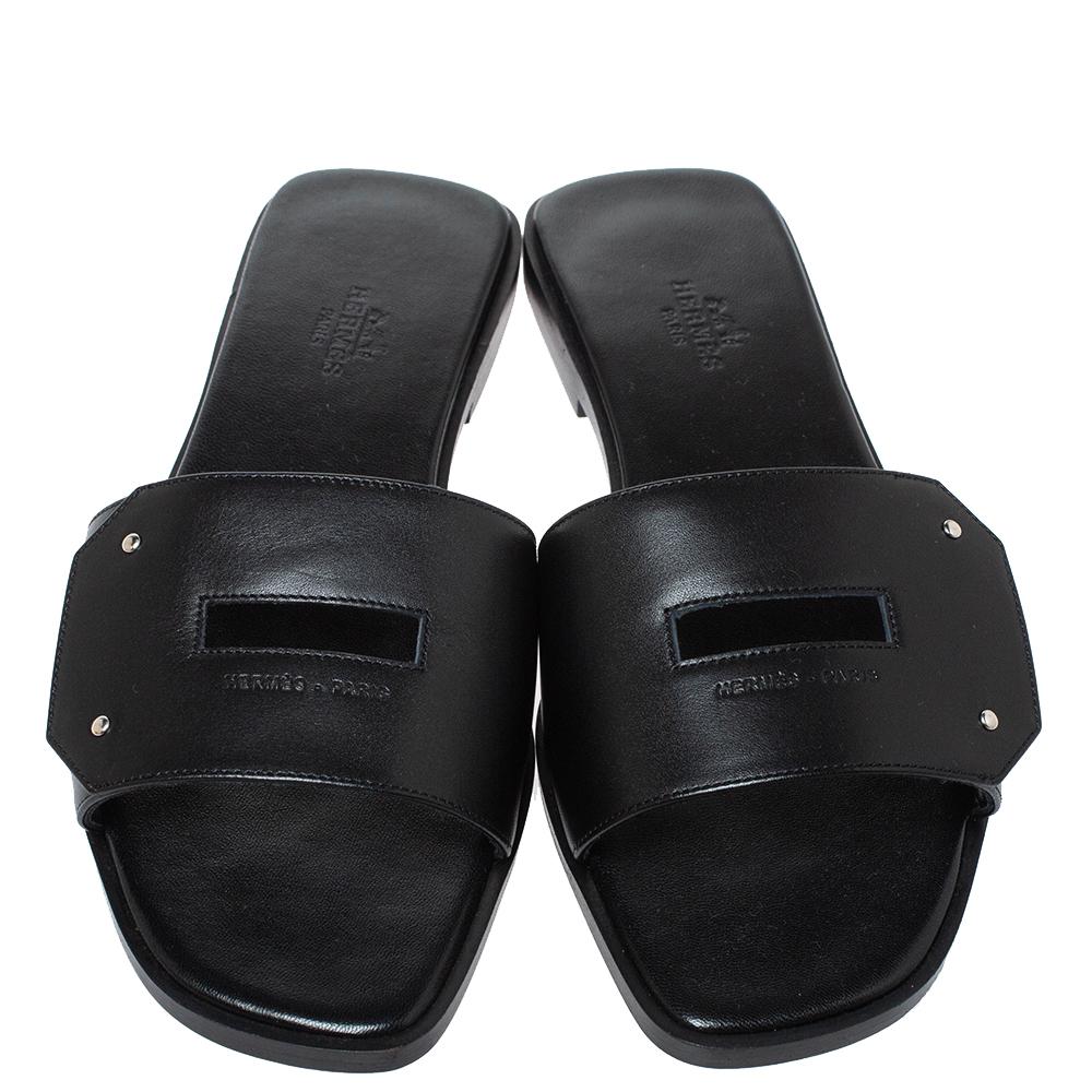 You'll find excuses to wear these slide sandals from Hermes that are all about comfort and effortless style! These sandals are crafted from leather with a cutout design on the vamps that resembles the iconic Kelly buckle. The pair is complete with