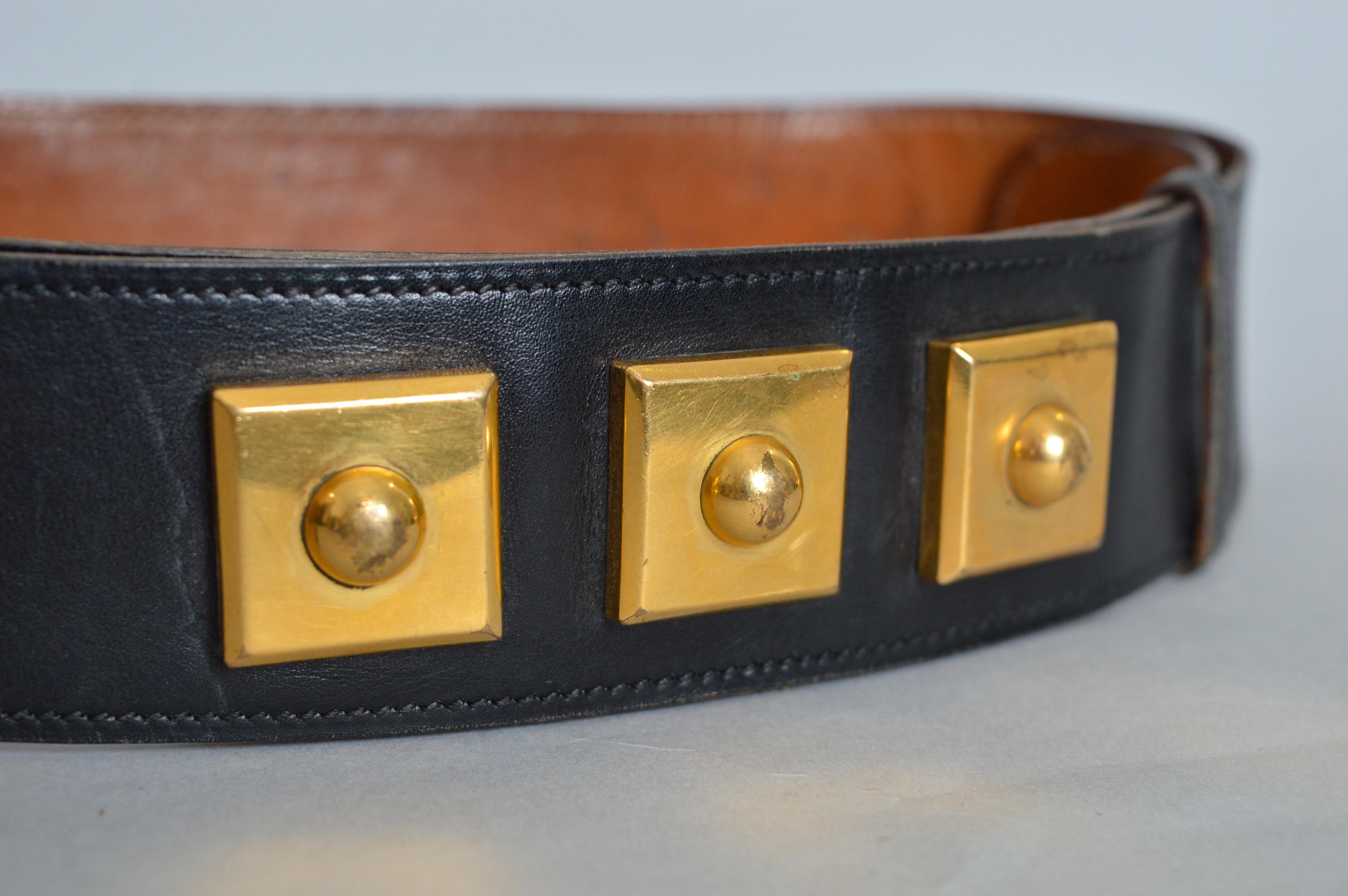 Beige Hermès Black leather waist belt with decorative Gold square detail For Sale