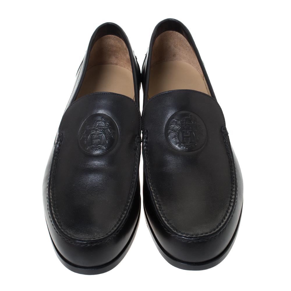 This black pair by Hermes is just what you need to elevate your look. Crafted with leather, this pair comes with the brand logo embossed on the vamps and snug insoles carrying the brand label. These loafers are complete with sturdy leather soles for