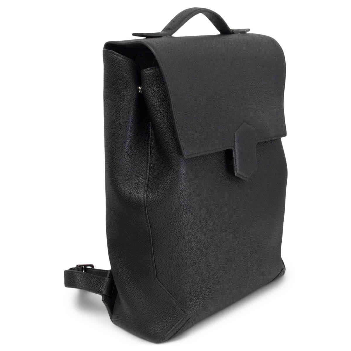 100% authentique Sac à dos Hermès Flash en cuir noir Taurillon Maurice et quincaillerie palladium avec pochette latérale à fermeture éclair. Doublé en toile blanc cassé avec une grande poche ouverte pour ordinateur portable au dos. État neuf. Livré