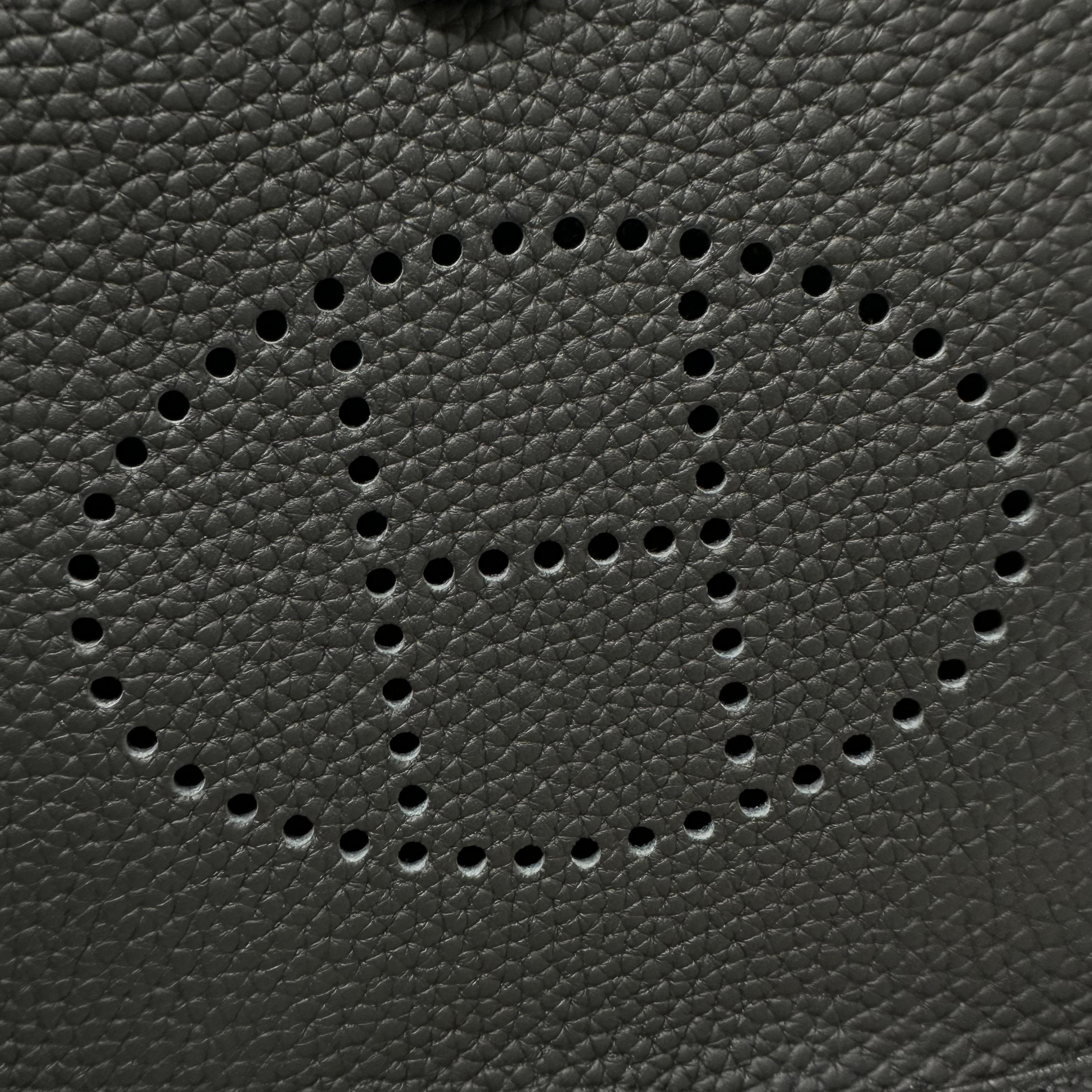 Hermes Noir Mini Evelyne 16 TPM Clemence Leather Crossbody GHW en vente 2