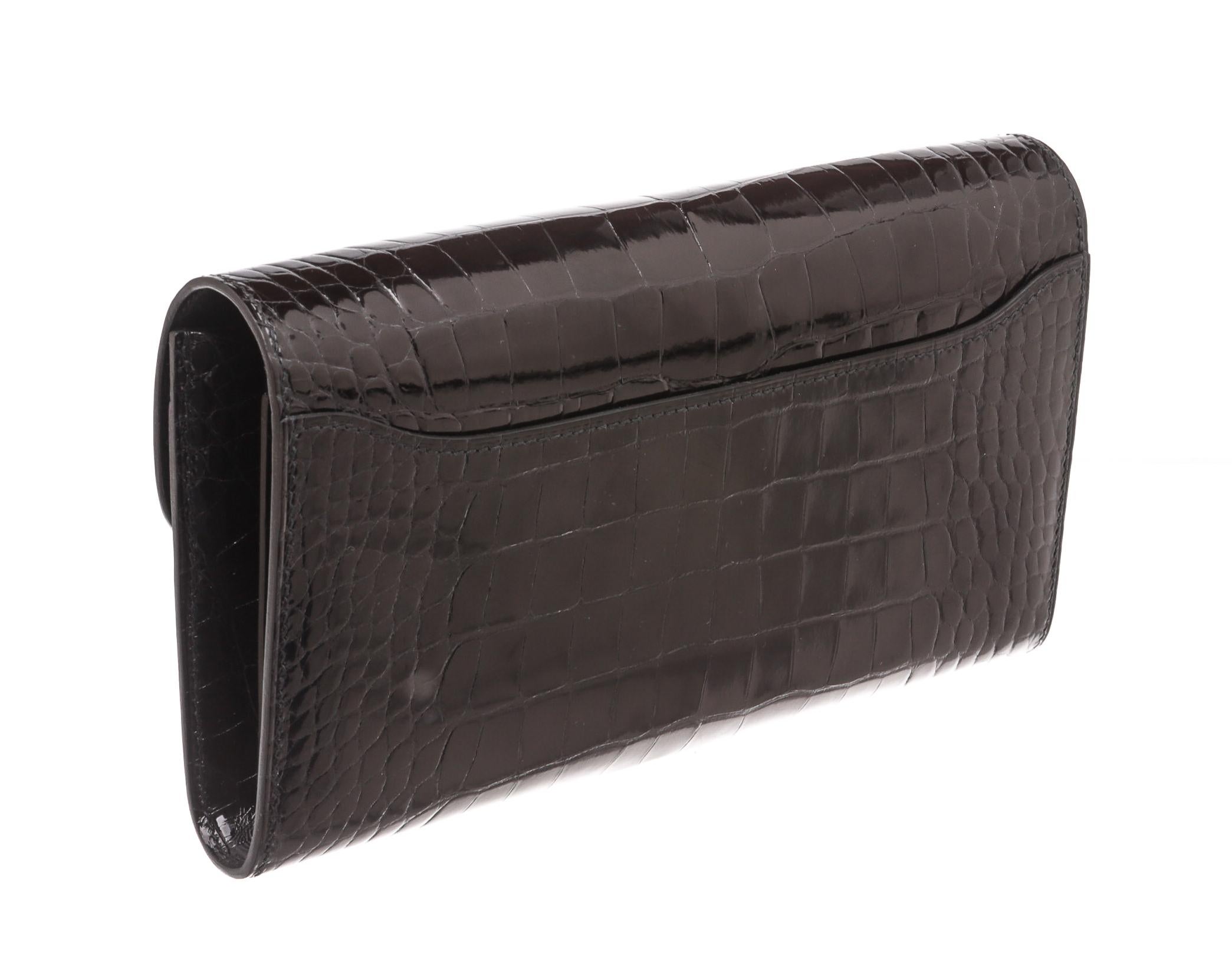 Hermes Black Noir Shiny Alligator Constance Long To Go Wallet In Good Condition For Sale In Corona Del Mar, CA