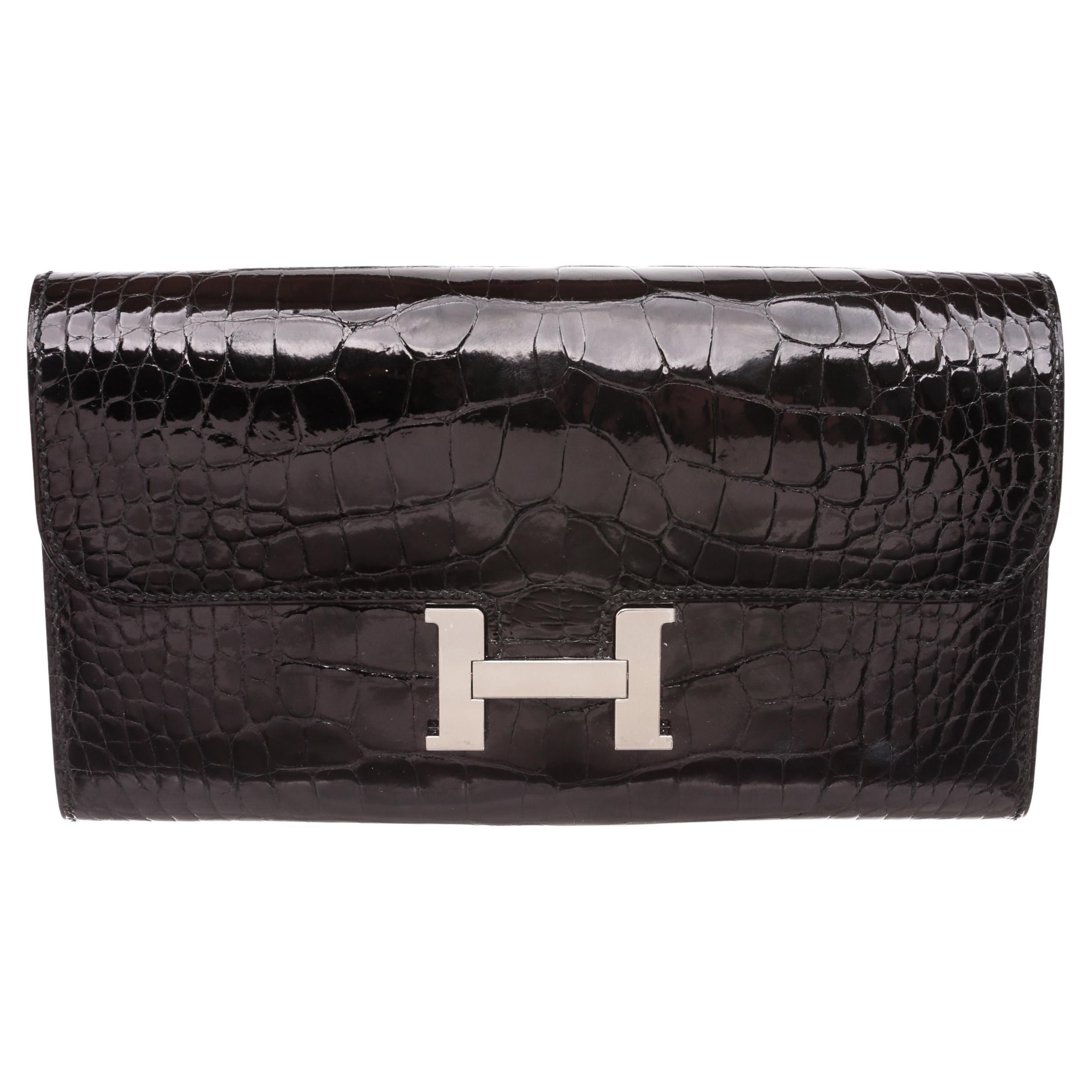 Hermes Schwarz Noir Glänzende Alligator Constance Lange Brieftasche zu gehen im Angebot