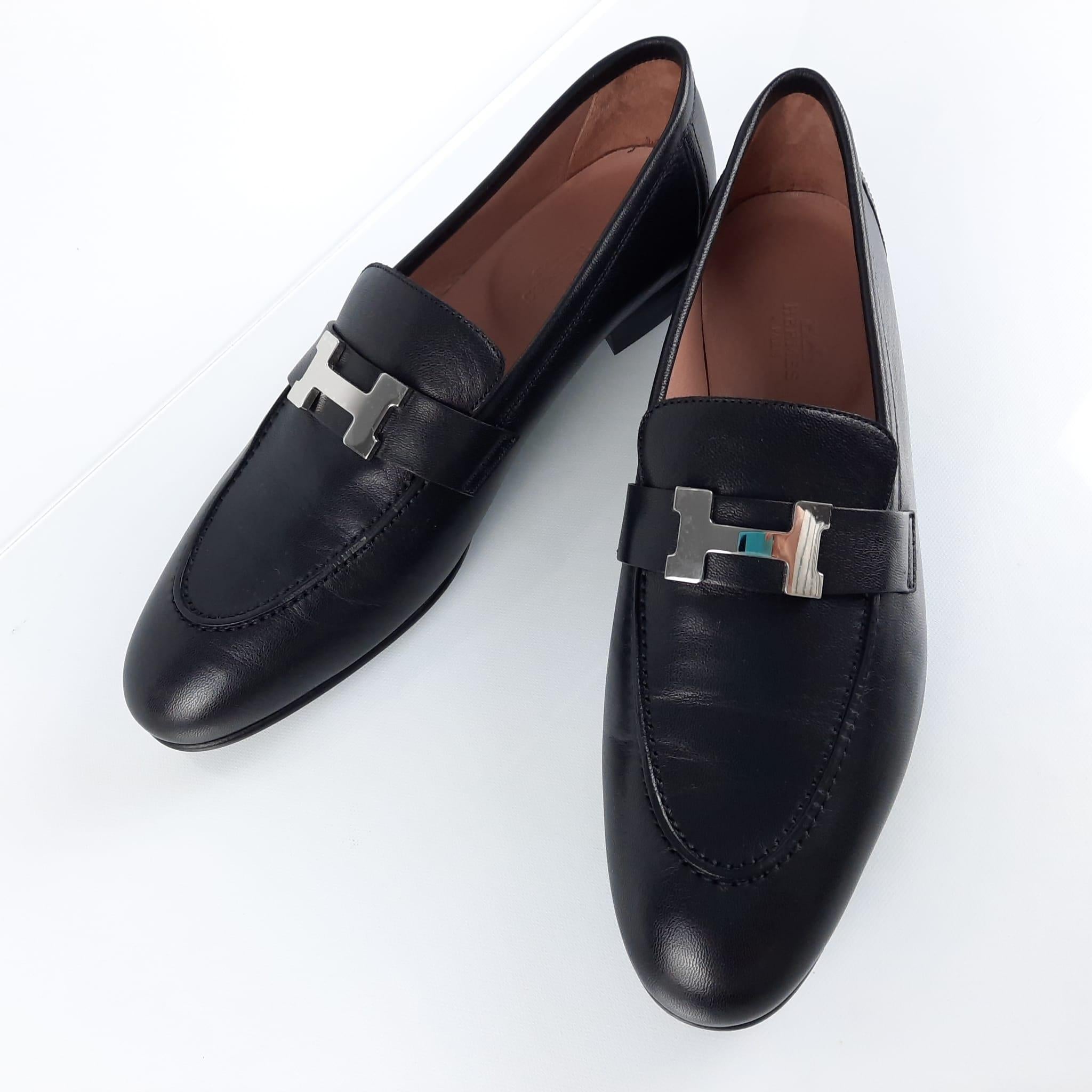 Size 37.5
Loafer in goatskin with signature 