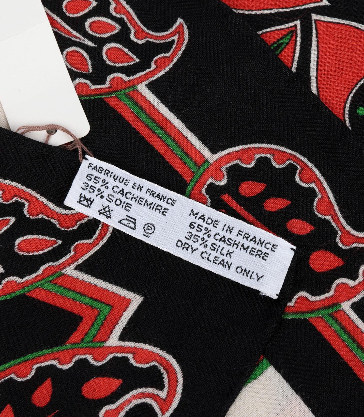 Hermès Black, Red, White & Green Large Treille et Muscade Silk Cashmere Shawl In Excellent Condition For Sale In Bishop's Stortford, Hertfordshire