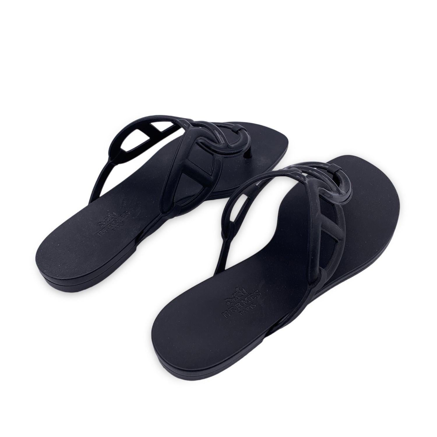 Hermes Black Rubber Egerie Thong Sandals Shoes Size 36 In Excellent Condition In Rome, Rome
