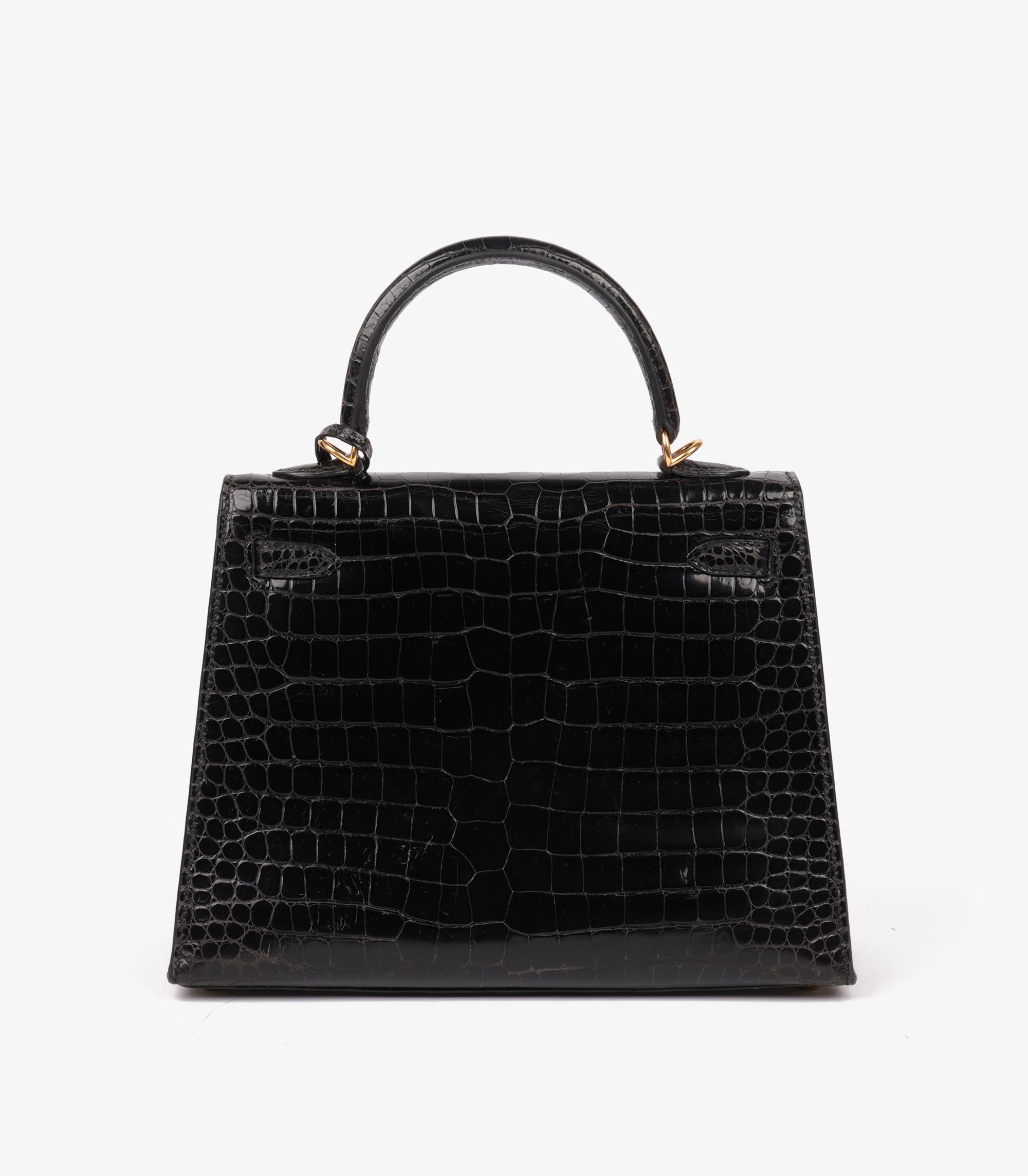 Hermès Black Shiny Porosus Crocodile Leather Vintage Kelly 25cm Sellier

Brand- Hermès
Model- Kelly 25cm
Product Type- Shoulder, Top Handle
Serial Number- [E*
Age- Circa 2001
Accompanied By- Hermès Dust Bag, Box, Lock, Keys, Clochette, Shoulder