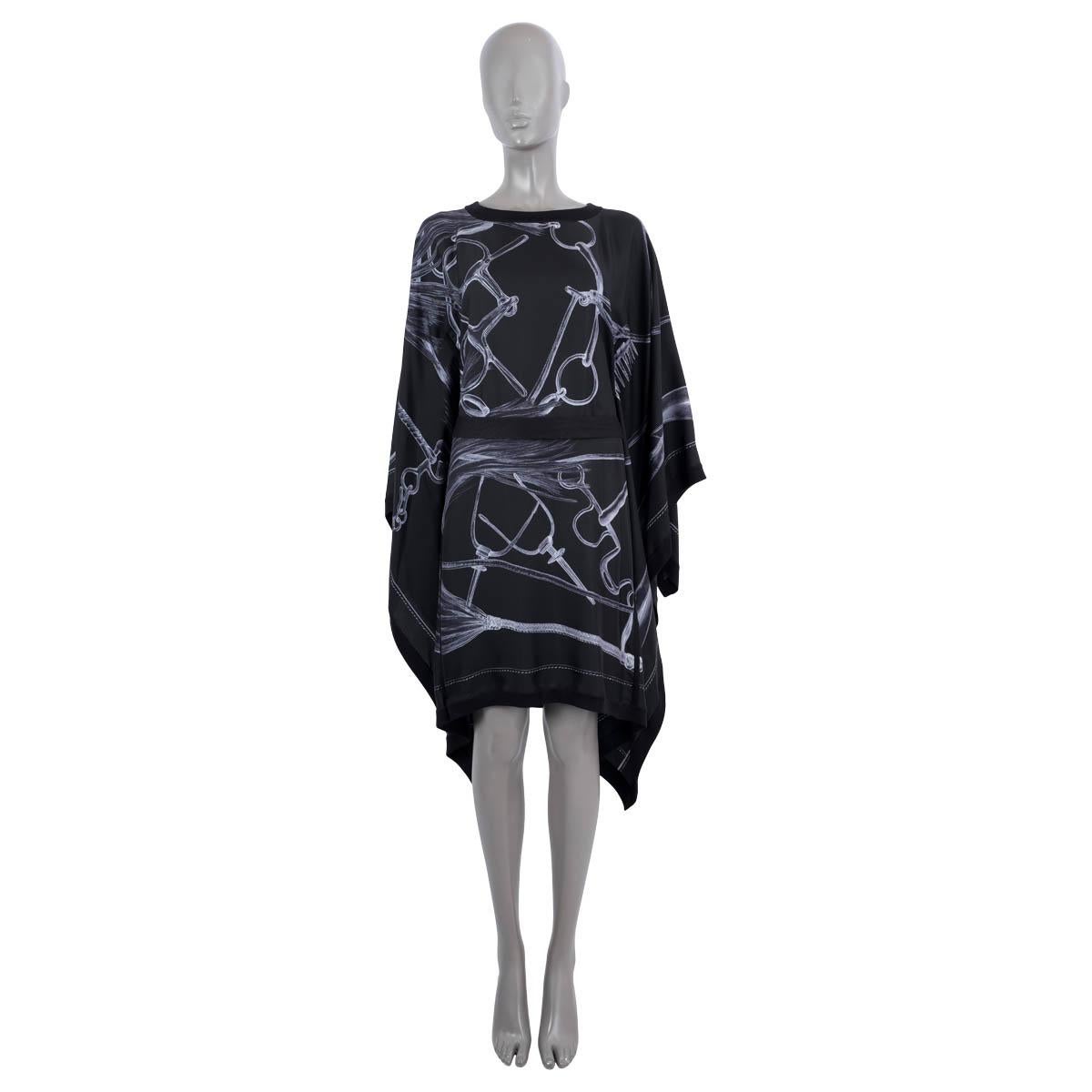 100% authentic Hermès Projects Carre au Crayon belted dress in black and gray silk (100%) and the knit part in black silk (85%) and cashmere (15%). Features a detachable belt and belt loops. Unlined. Has been worn once and is in virtually new
