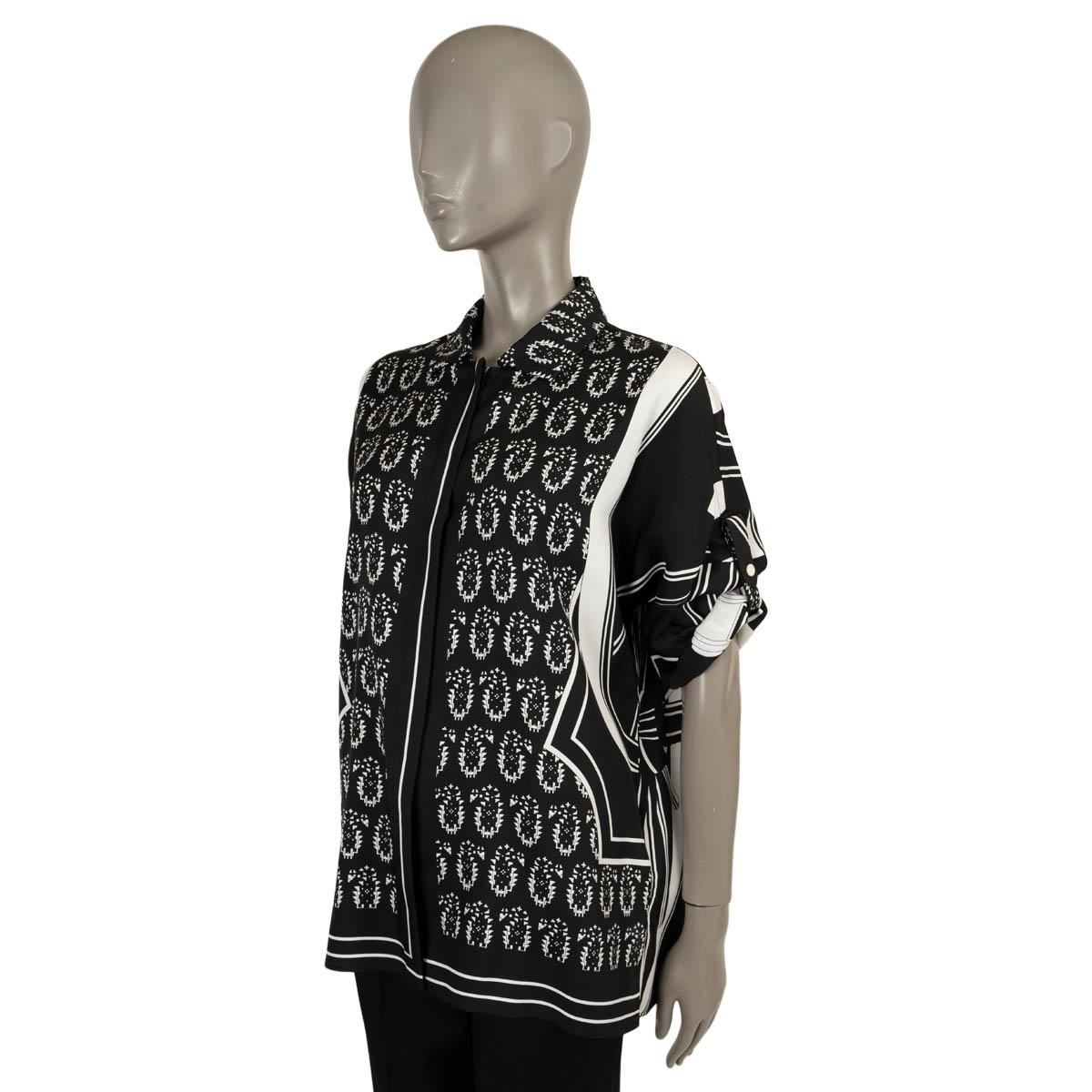 100% authentic Hermès blouse in black and white silk (100%) with Les Roues de Phaeton print. Closes with concealed buttons on the front. Has been worn and is in excellent condition.

Complete the look with matching blouse available in separate