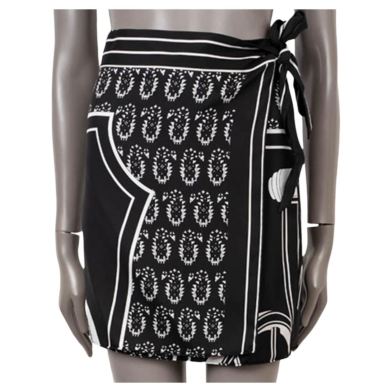 HERMES black silk 2021 LES ROUES DE PHAETON Wrap Skirt 34 XXS For Sale