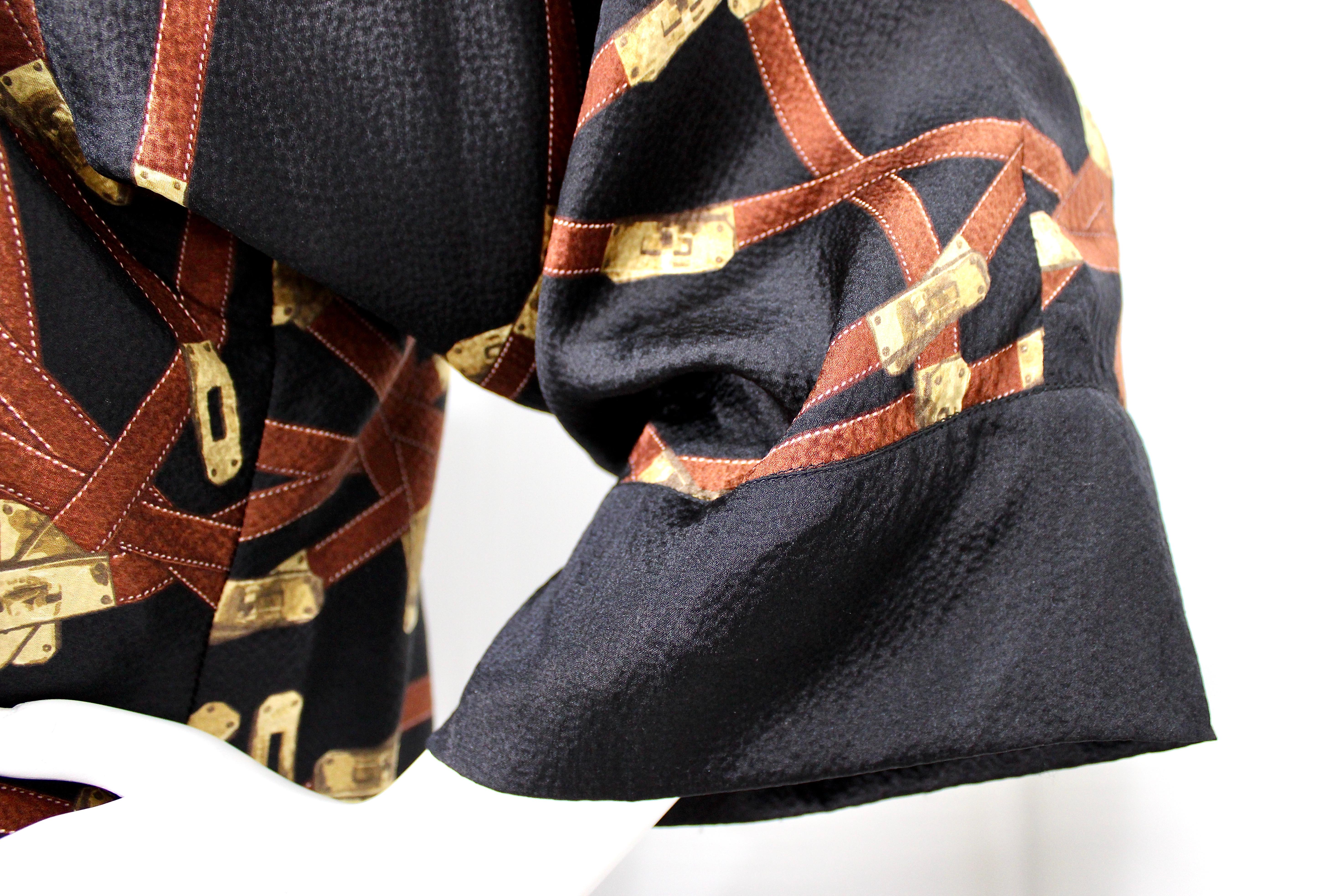 Hermes Robe en soie noire imprimée avec cravate circa 1990 en vente 1