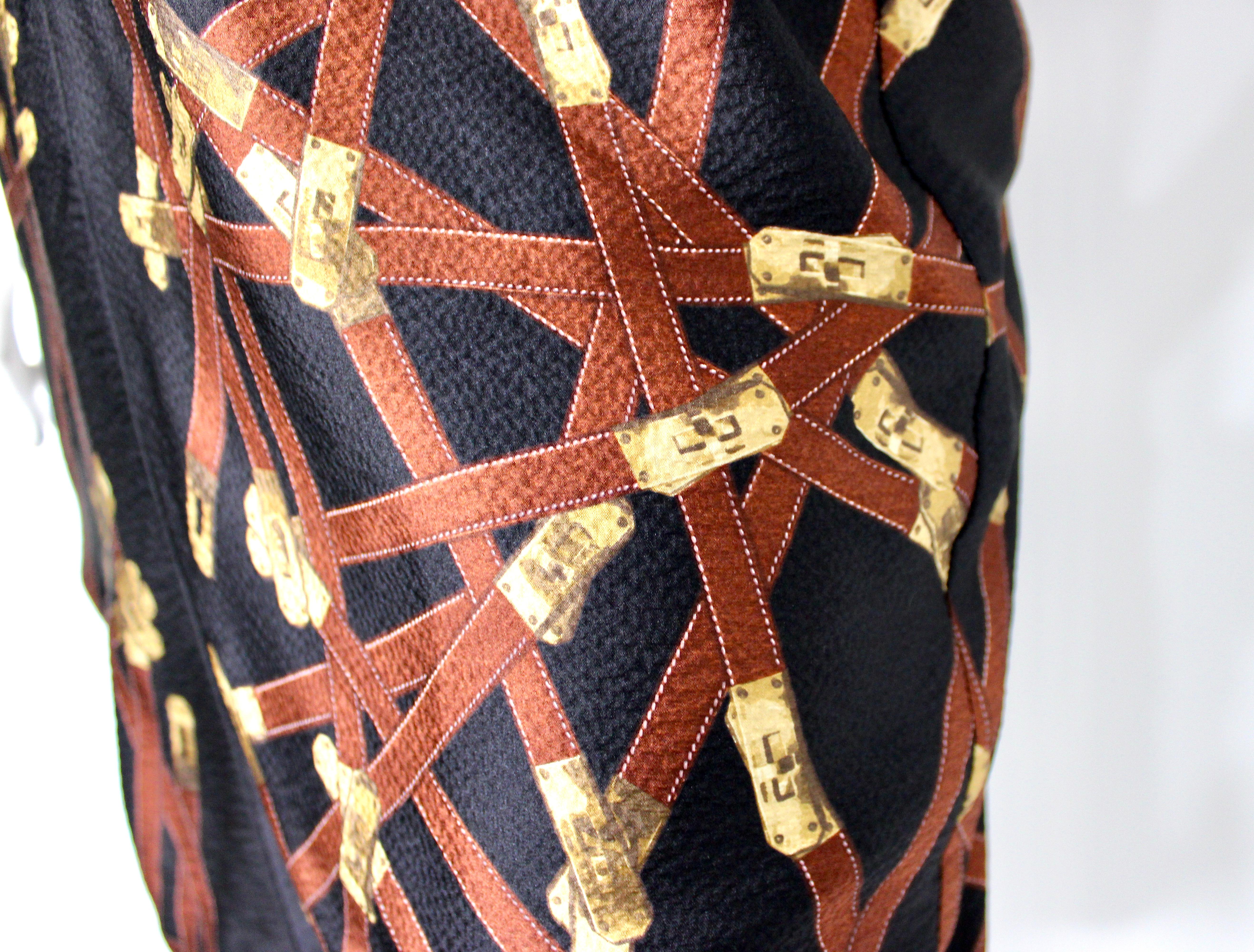 Hermes Robe en soie noire imprimée avec cravate circa 1990 en vente 2