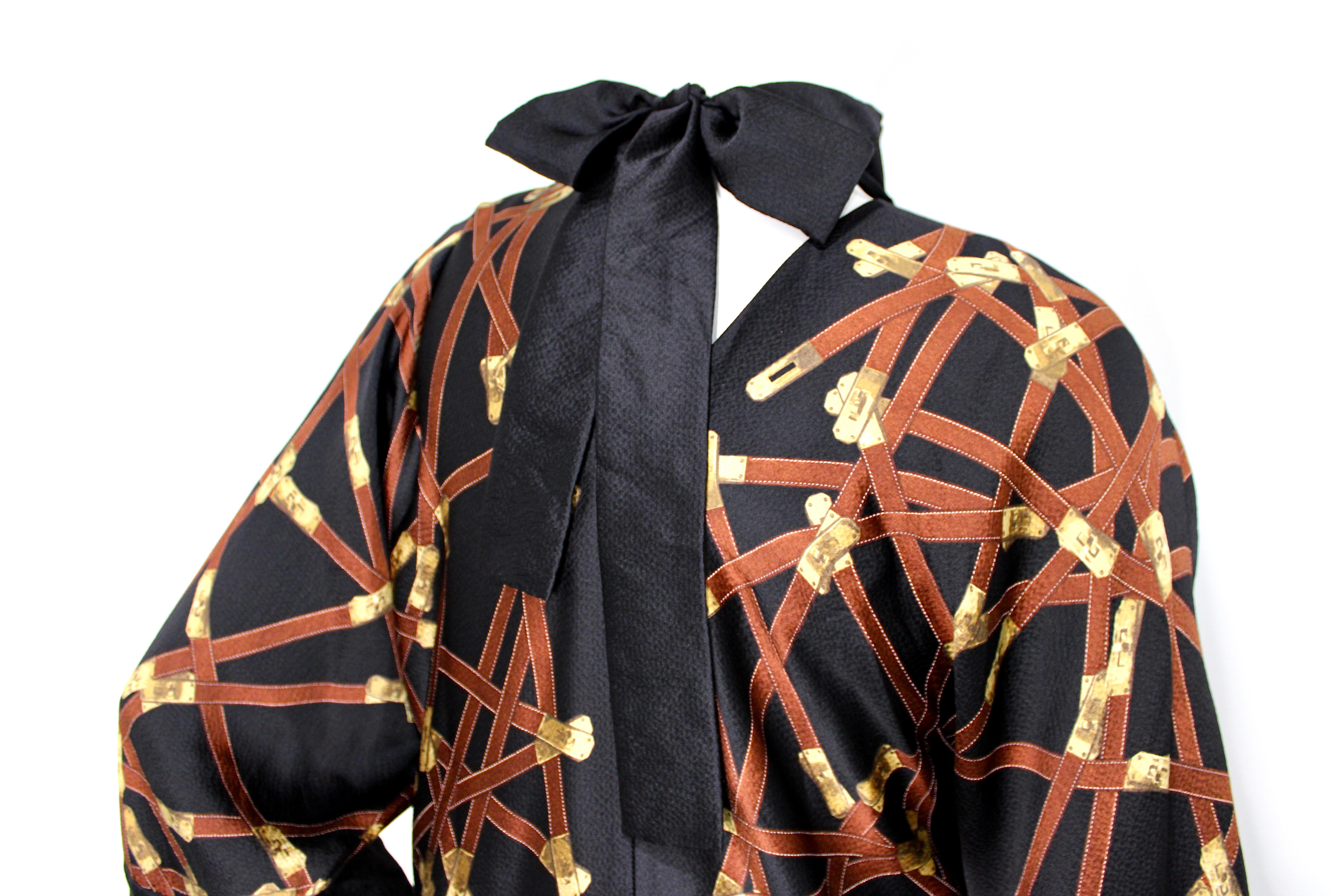 Hermes Robe en soie noire imprimée avec cravate circa 1990 en vente 4