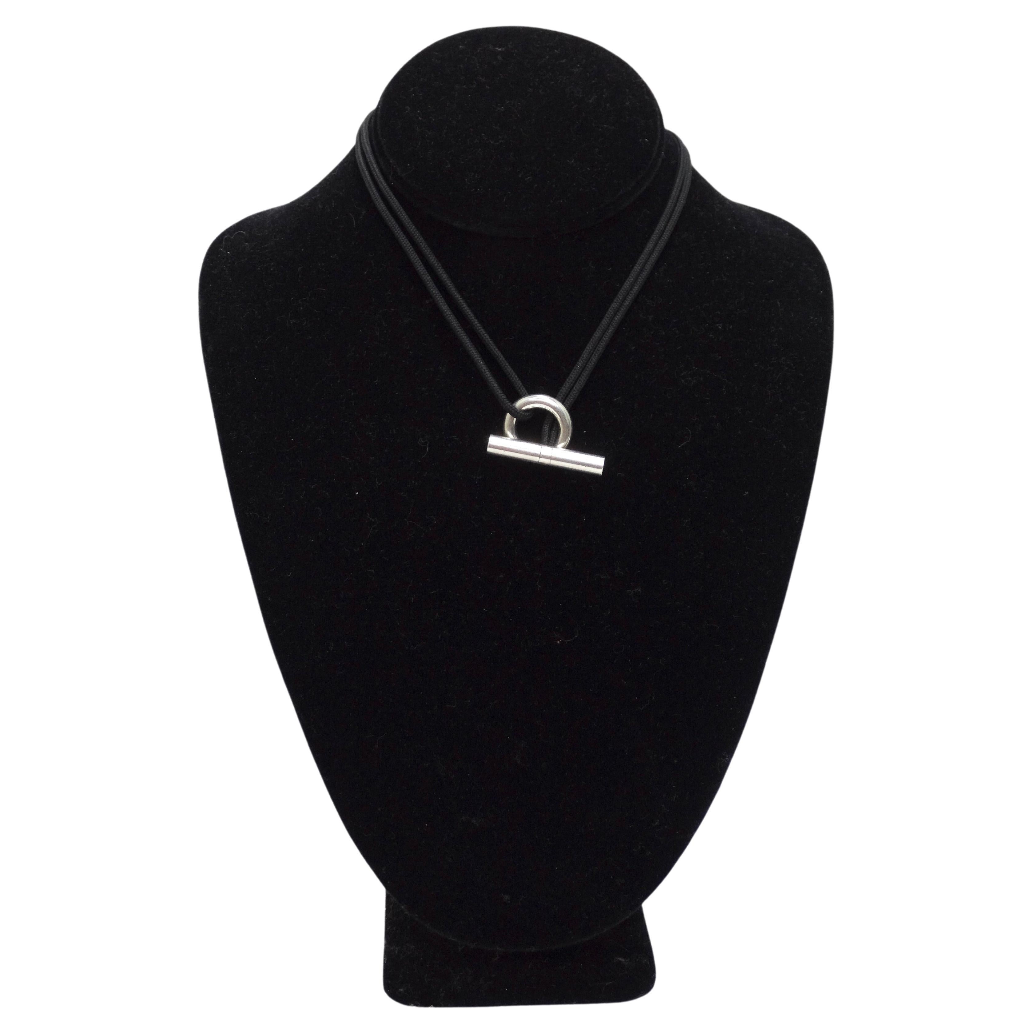 This choker necklace needs to be your next accessory, and it doesn't hurt that it is the wonderful Hermès! This is a vintage Hermès Skipper necklace that is featured in a black robe cord and silver tone hardware. This has an iconic toggle pin