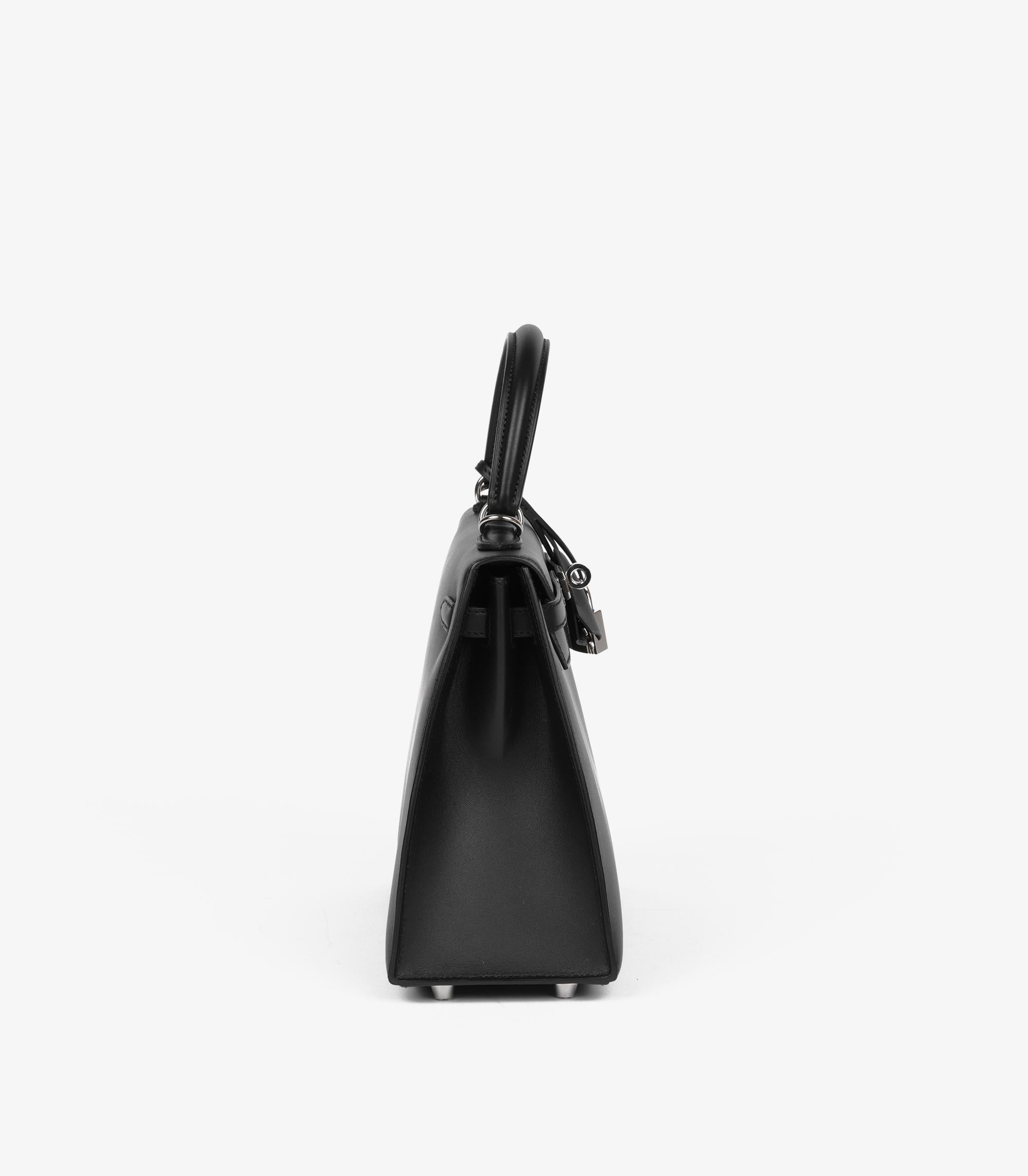 Hermès Black Sombrero Leather Kelly 25cm Sellier In Excellent Condition For Sale In Bishop's Stortford, Hertfordshire