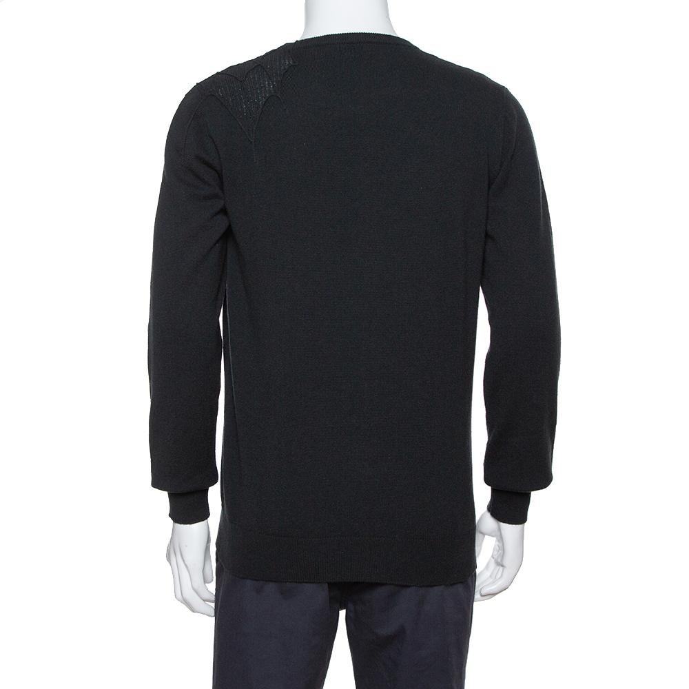 Stylishly designed with an understated approach, this Hermes sweater is crafted in 100% cashmere. This snug piece has long sleeves and a quirky spider and web embroidery on the front. This black sweater will be an ideal addition to your closet.

