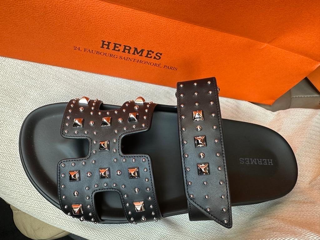 Hermes Black Studs Chypre Sandals In New Condition For Sale In Krakow, PL