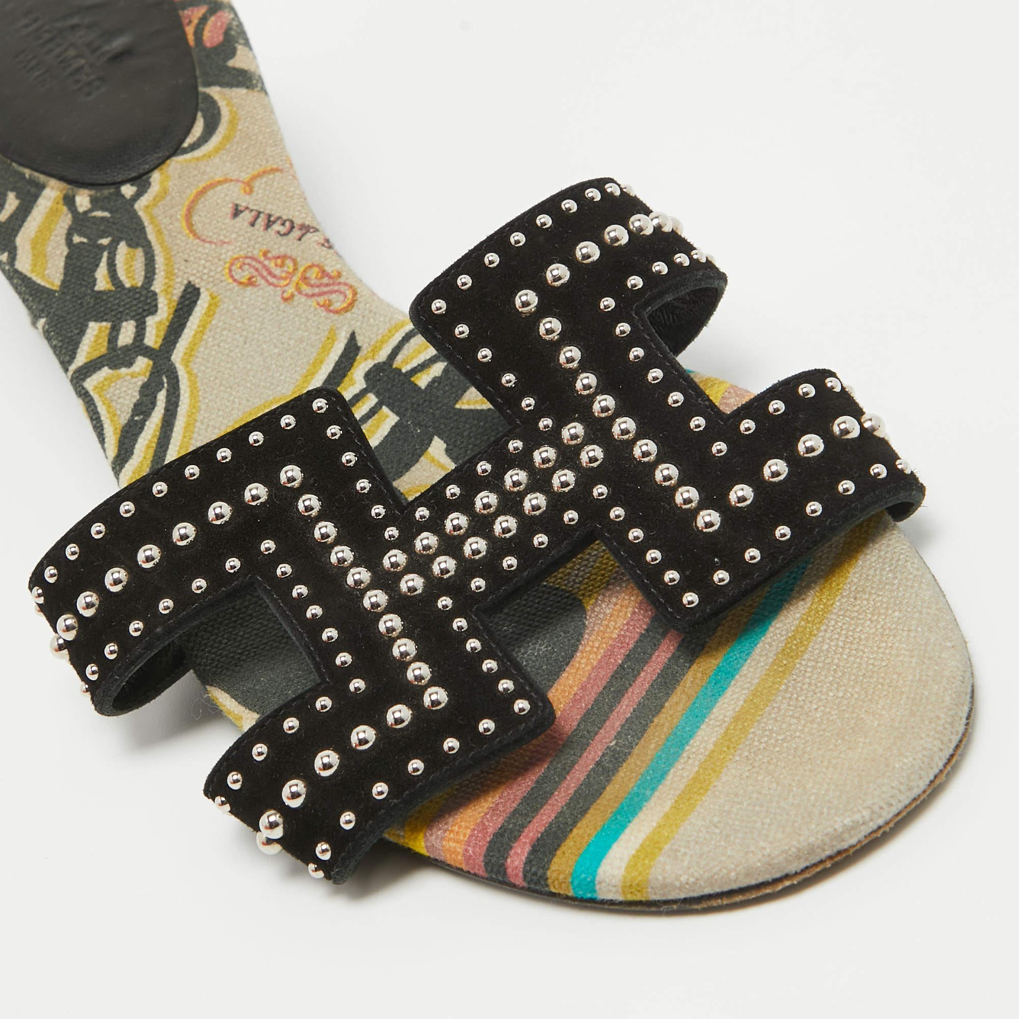 Hermes Suede noir clouté Oasis Slide Sandals Size 40 État moyen - En vente à Dubai, Al Qouz 2