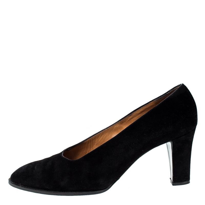 A pair of pumps to cherish and flaunt is this one from Hermes. They are crafted from suede and designed with almond toes, concealed platforms and 8 cm heels. The insoles of the pumps are lined with leather for added comfort.

Includes: Original Box,