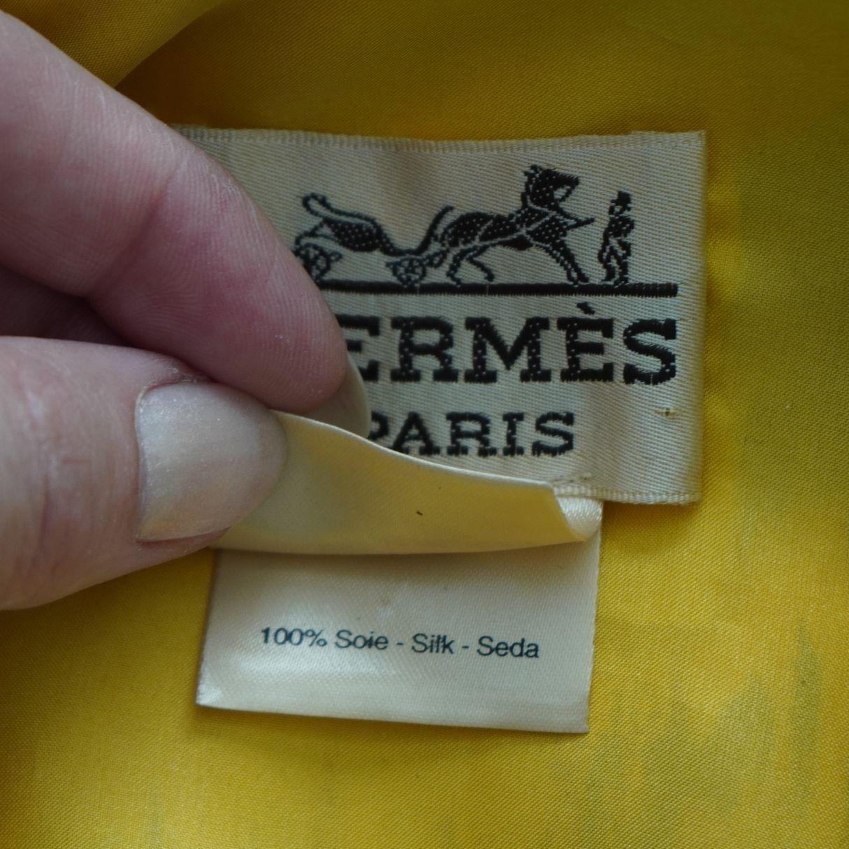 Hermès Black Suede Yellow Silk Concerto Violinist Zip Vest 40 en venta 6