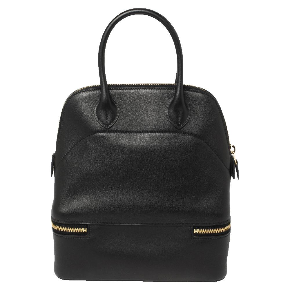 Luxuriously designed by the experts at Hermès, the Bolide is a globe-trotting bag. Also fitting as an apt everyday wear bag, it is the perfect combination of sophistication and practicality. Crafted from black Swift leather, this Bolide Secret bag