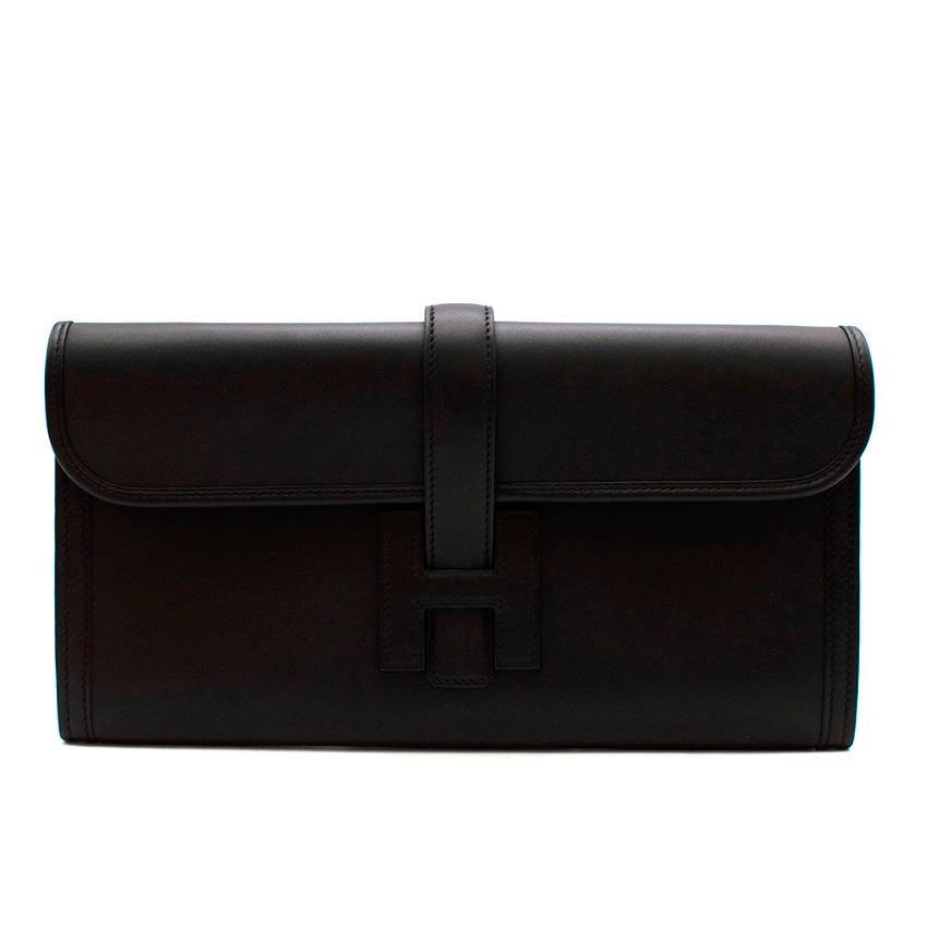 Hermes Black Swift Leather Jige Elan 29 Clutch

With its simple and sophisticated design the Jige Elan Clutch is both classic and minimal, crafted to perfection by the most experienced artisans at Hermes you can't go wrong with this clutch. As it is