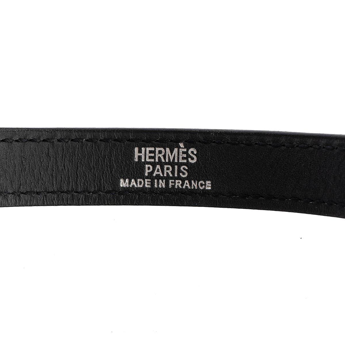 100% authentic Hermès Kelly Double Tour bracelet in Noir Swift leather with Palladium hardware. Has been worn and is in excellent condition. 

Measurements
Width	1cm (0.4in)
Length	36.6cm (14.3in)
Circumference	15cm (5.9in)
Hardware	Palladium

All