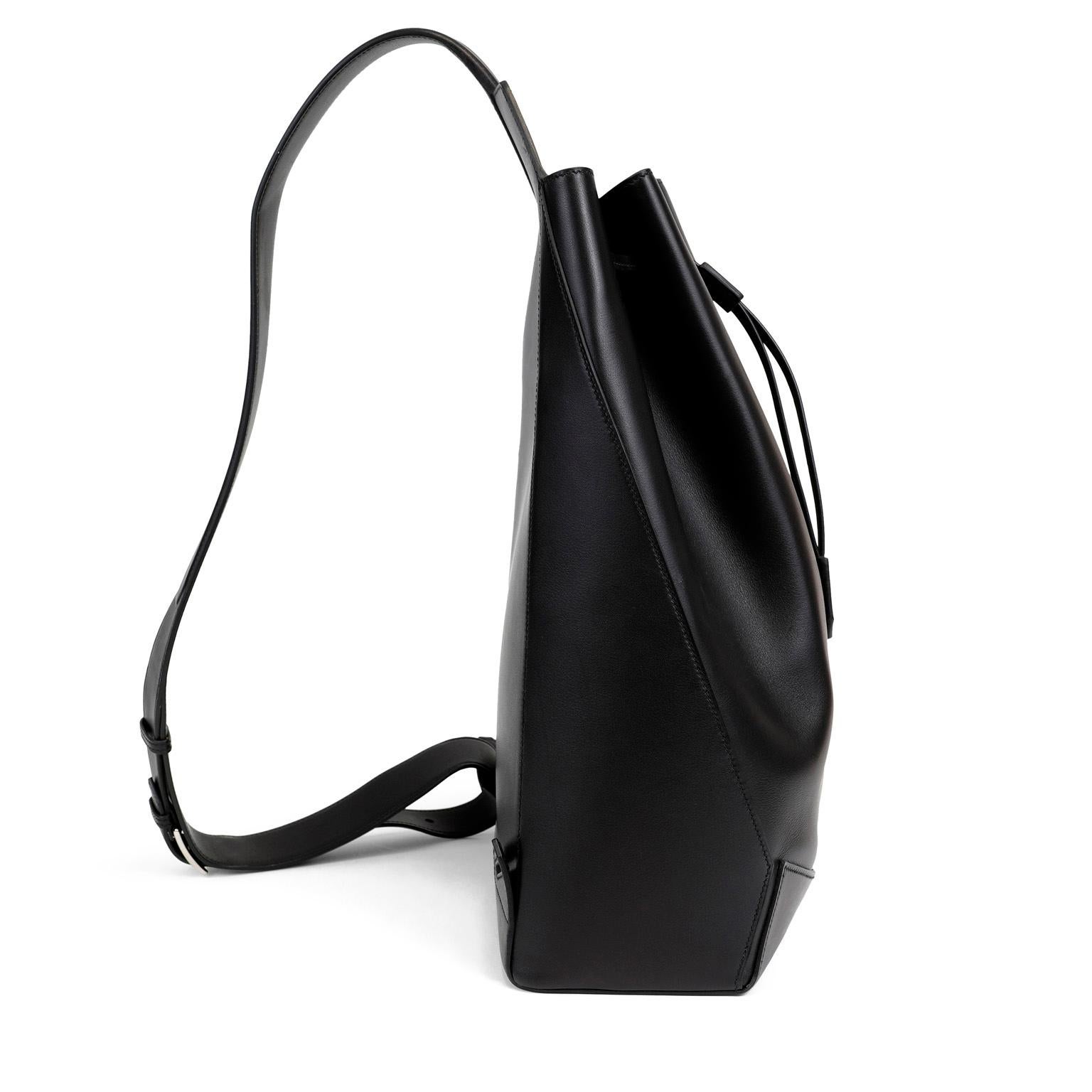 Hermès Schwarz Swift Leder Unisex Sling Backpack  im Zustand „Hervorragend“ im Angebot in Palm Beach, FL