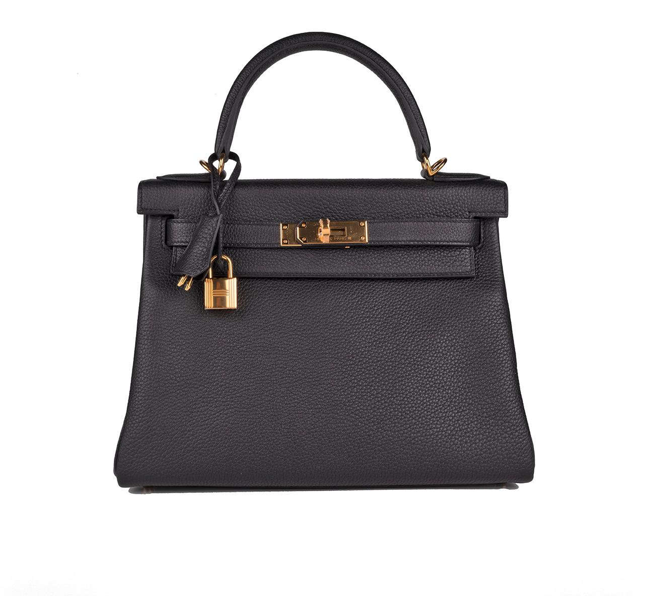 Hermes 28cm Kelly
Black Togo Leather
Togo is great for everyday use, as it is one of the most durable leathers, scratch resistant
Gold Hardware
Retourne style
Black with gold is Timeless!
Shoulder strap is great for hands free shopping
Plastic on