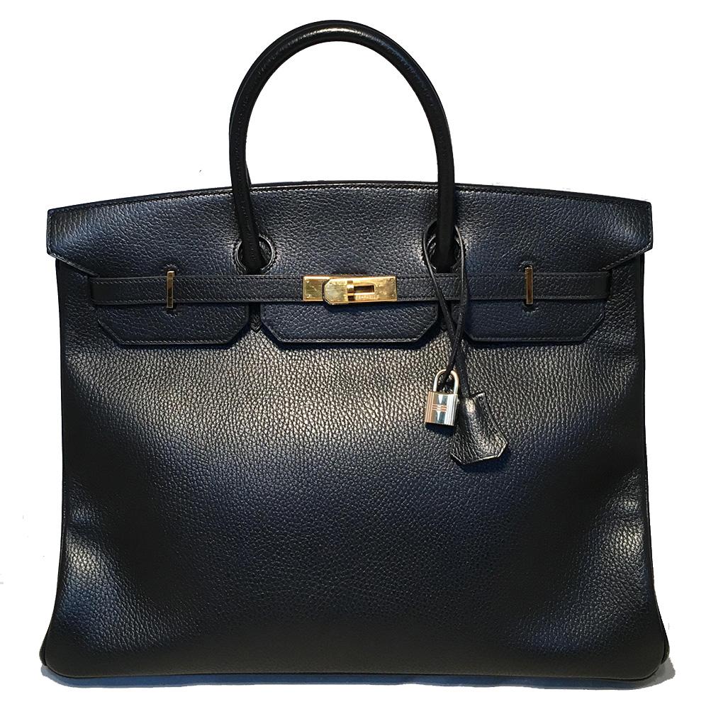 Hermes Black Togo Leather 40cm Birkin Bag GHW in excellent condition. Black togo leather exterior trimmed with gold hardware. Signature top double strap twist latch closure opens to a black kidskin lined interior that holds one slit and one zippered