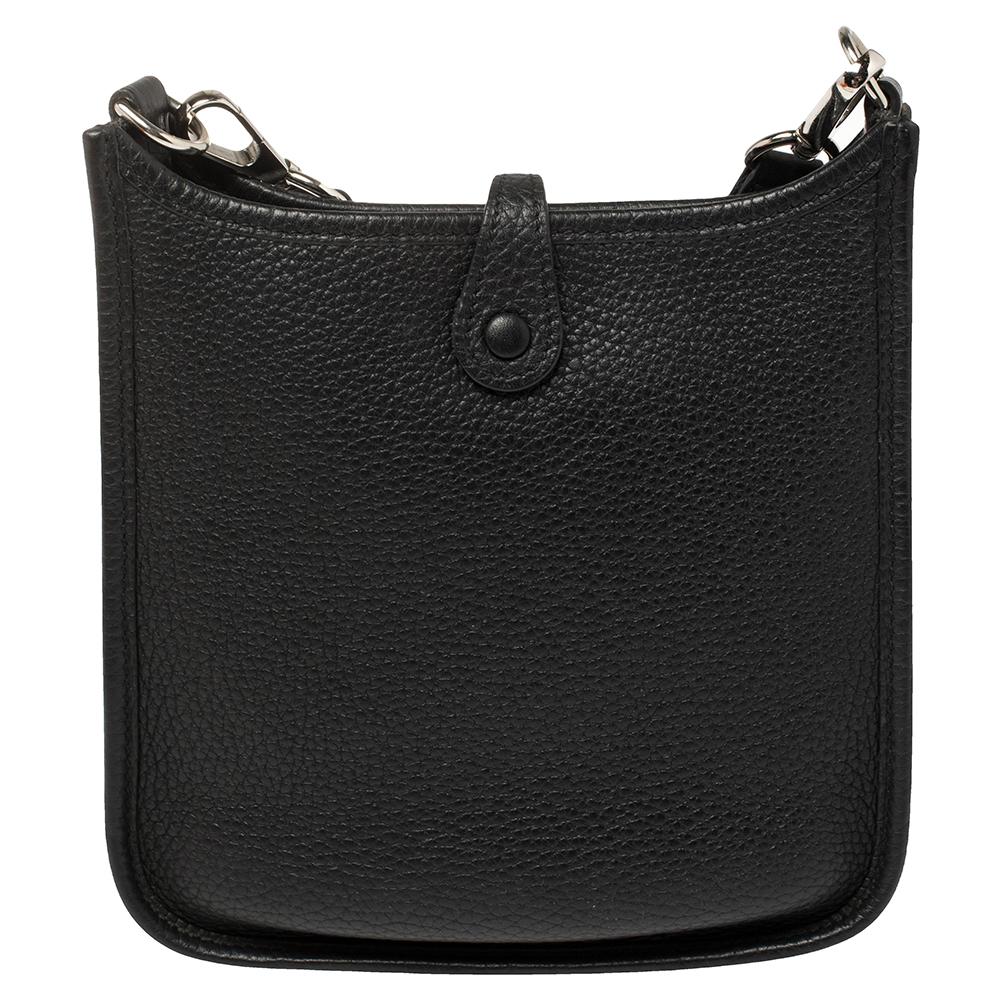 Hermes is a brand that delivers designs with art and creativity and this Evelyne is just another proof. Finely crafted from leather in a ravishing black shade, and featuring a detachable shoulder strap, this piece is a classic. The bag is spacious