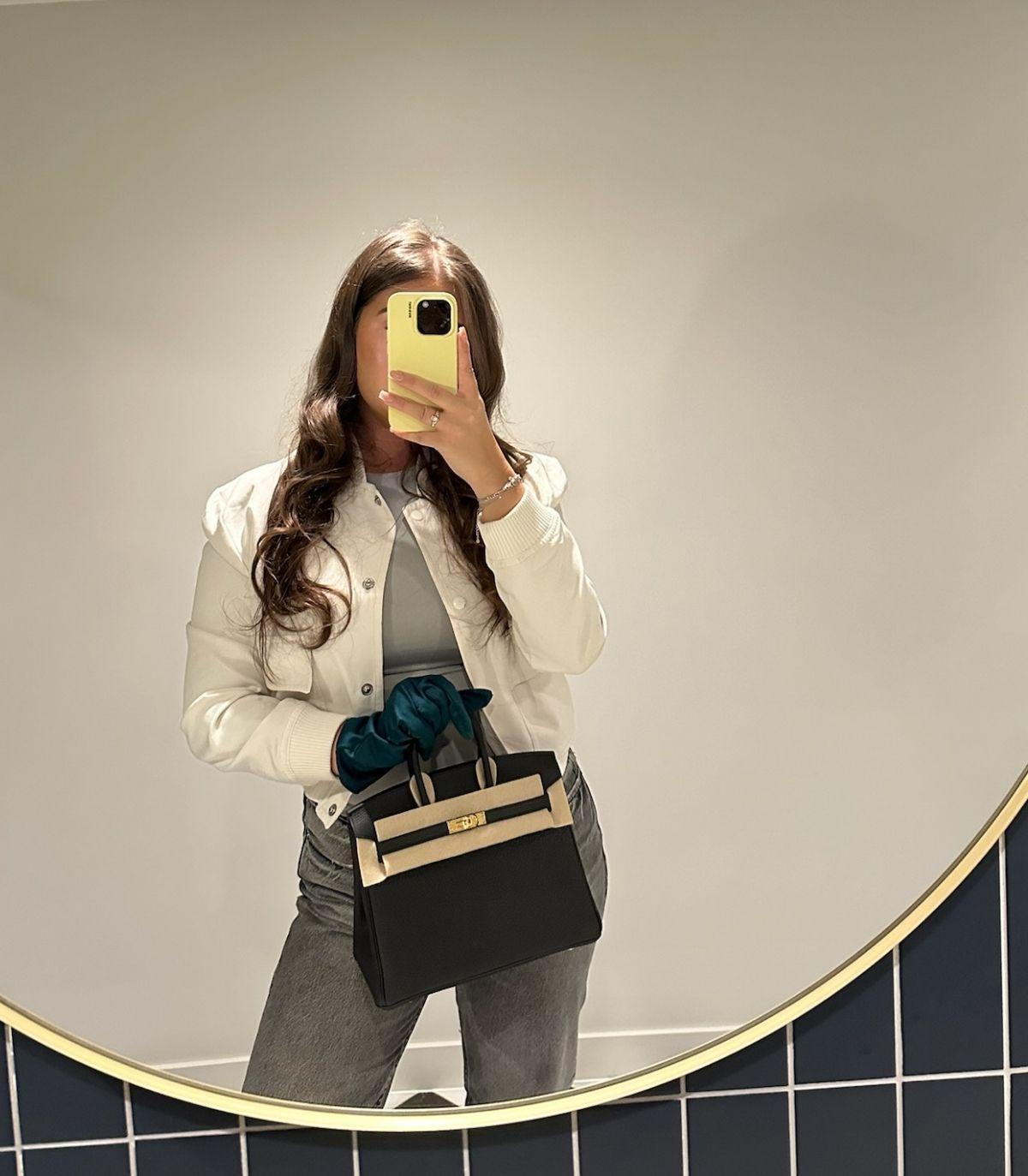 Hermès Birkin 25cm in pelle nera Togo Retourne

Dettagli del prodotto
Xupes Ref: MML013
Marchio: Hermès
Modello: Birkin 25cm
Tipo: Tote
Numero di serie: K
Età: 2025
Accompagnato da: sacchetto antipolvere Hermès, scatola, feltro protettivo, libretto