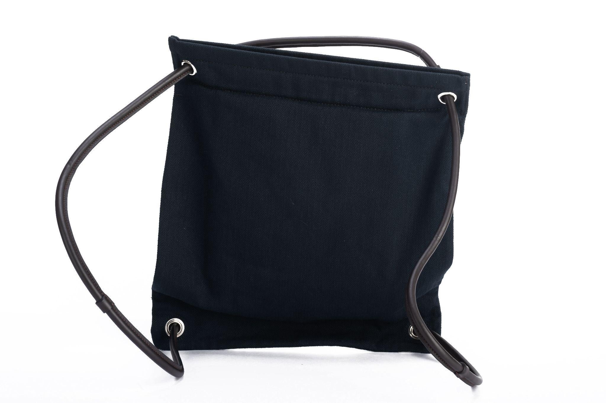 Hermes Toile Feedbag aus Segeltuch in Schwarz im Zustand „Hervorragend“ im Angebot in West Hollywood, CA