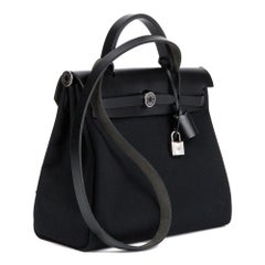 HERMÈS Black Vache Hunter Cowhide Leather & Canvas Herbag Zip 31 Retourne