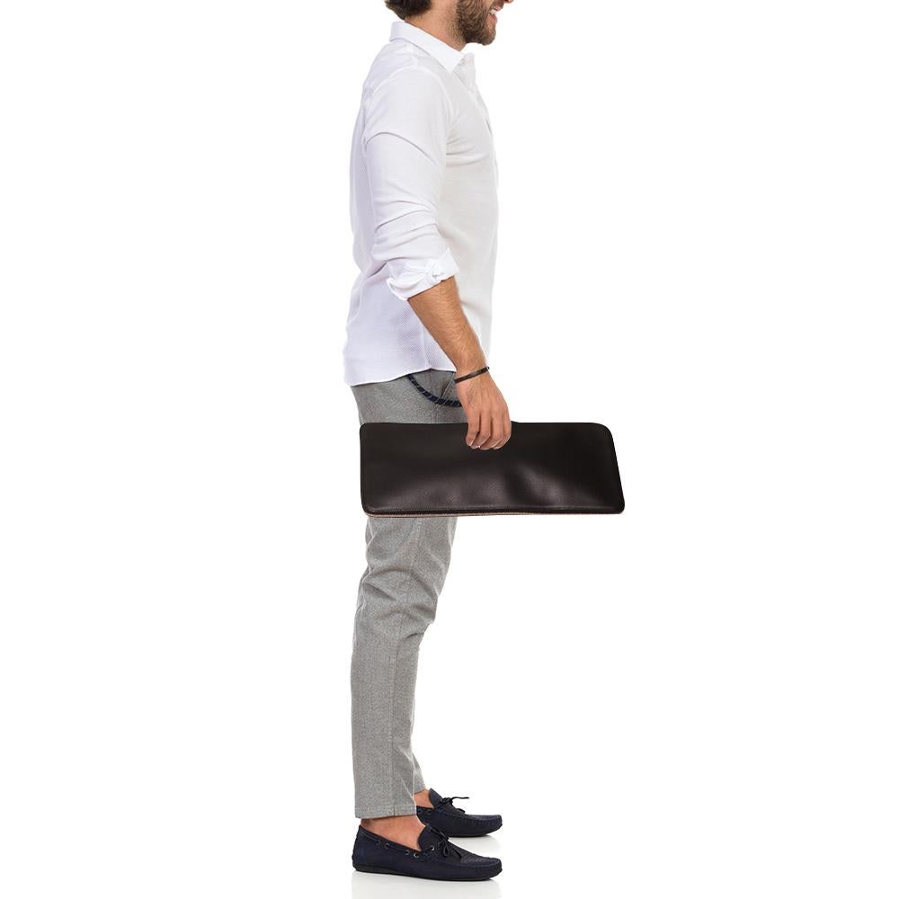 Ensure your ties are packed well using this tie case by Hermes. Crafted from black leather, the case has a zip-around closure and a fabric-lined interior.

Includes: Original Dustbag