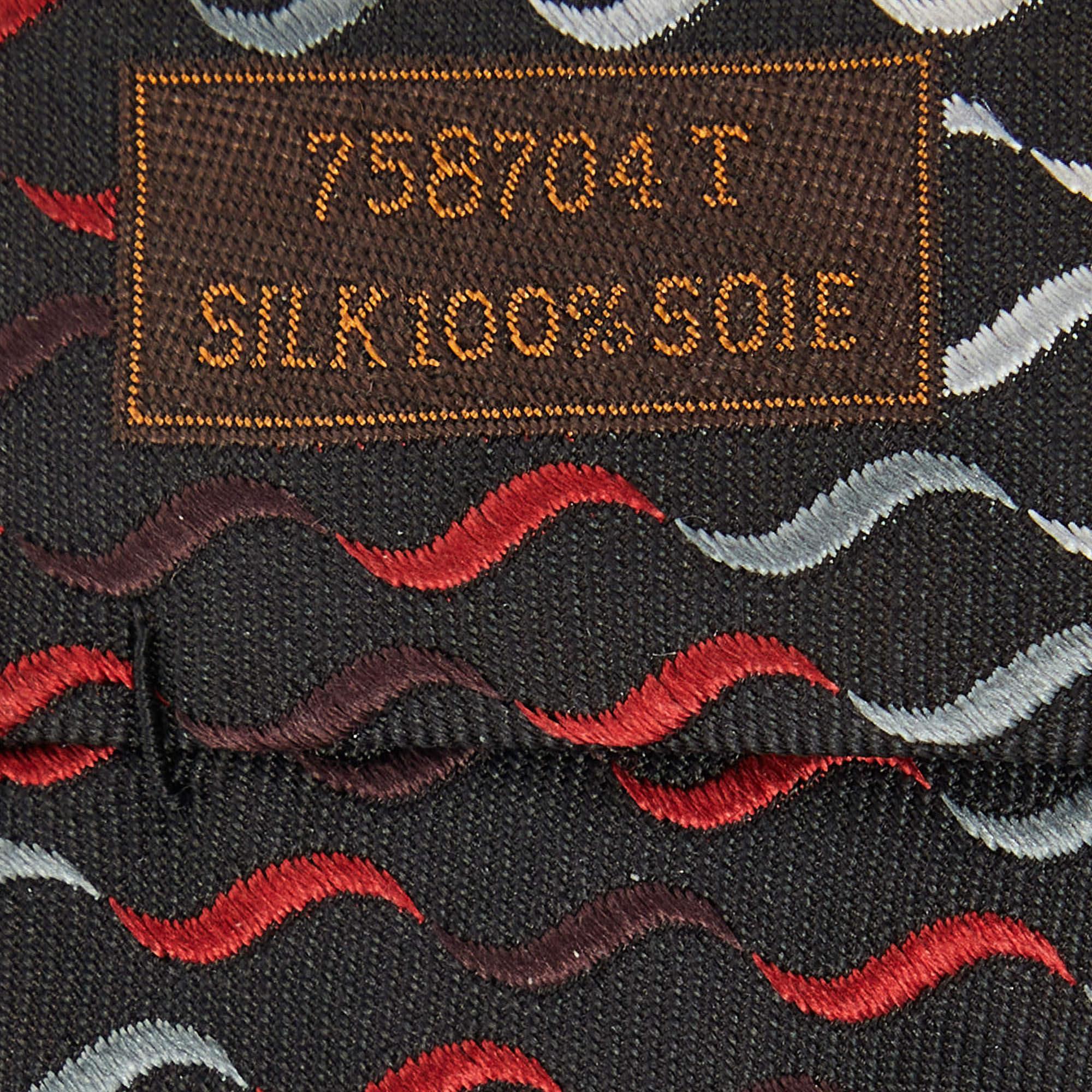 Hermès Black Wave Pattern Silk Classic Tie In Excellent Condition In Dubai, Al Qouz 2