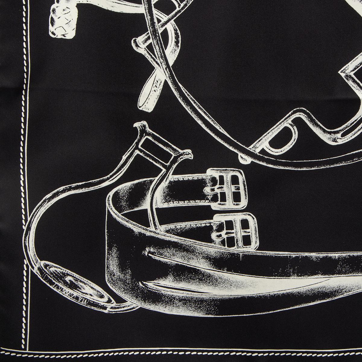 HERMES black white PROJECTS CARRES AU CRAYON 90 Scarf silk Noir Blanc In New Condition In Zürich, CH