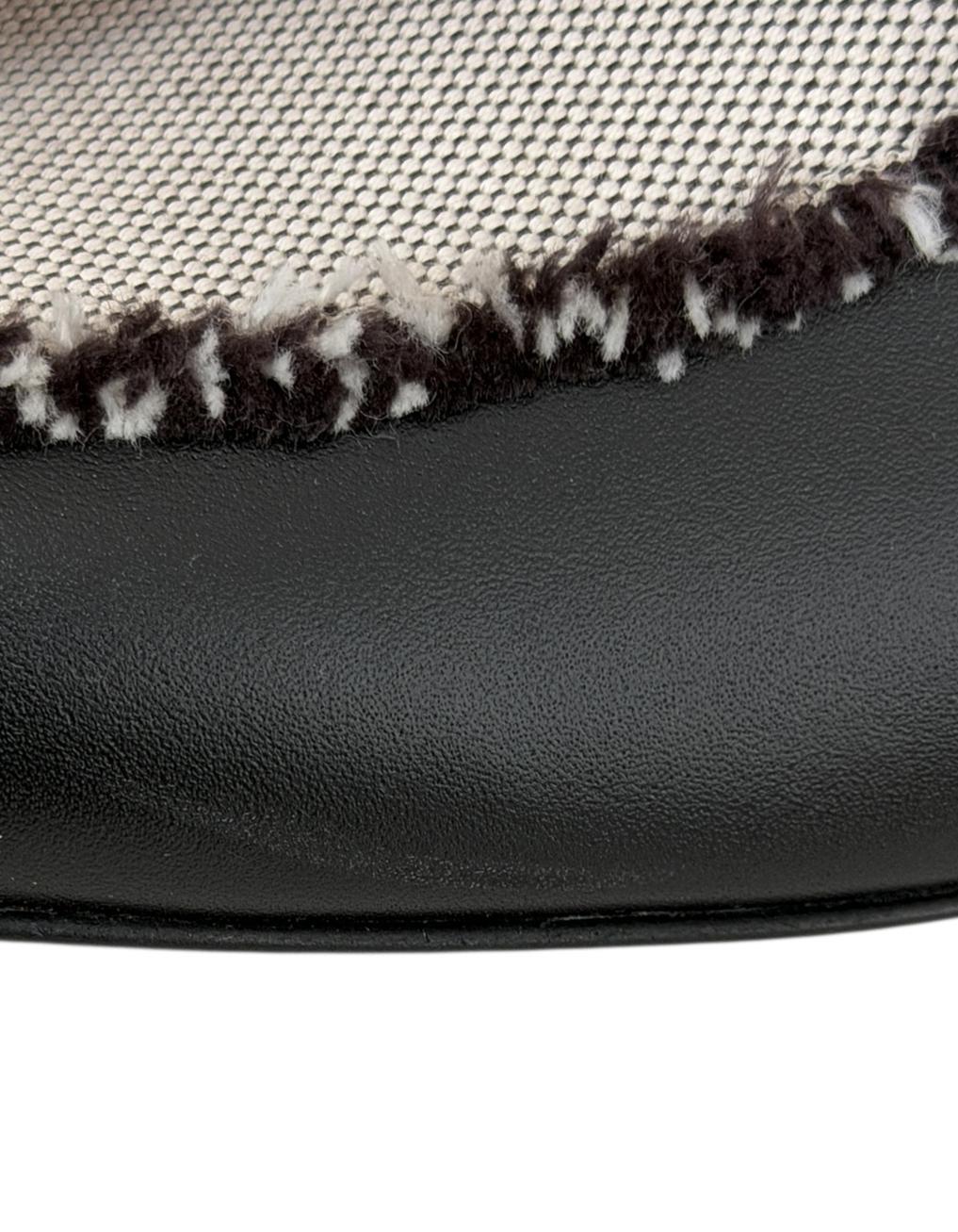 Hermes Nero/Bianco Toile Pelle di Vitello Frange Oz Mules sz 39.5 con Fibbia Kelly in vendita 6