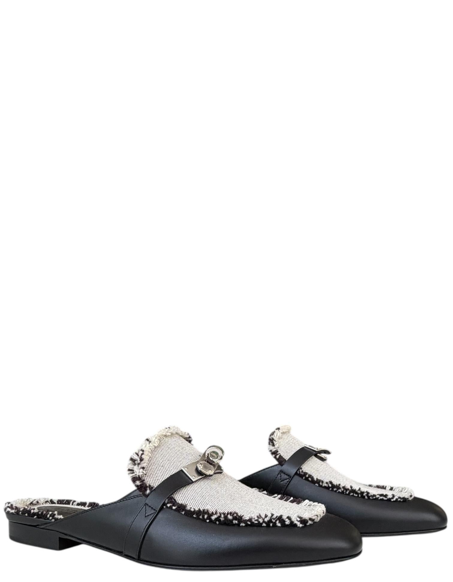 Hermes Nero/Bianco Toile Pelle di Vitello Frange Oz Mules sz 39.5 con Fibbia Kelly In condizioni Nuovo in vendita a New York, NY