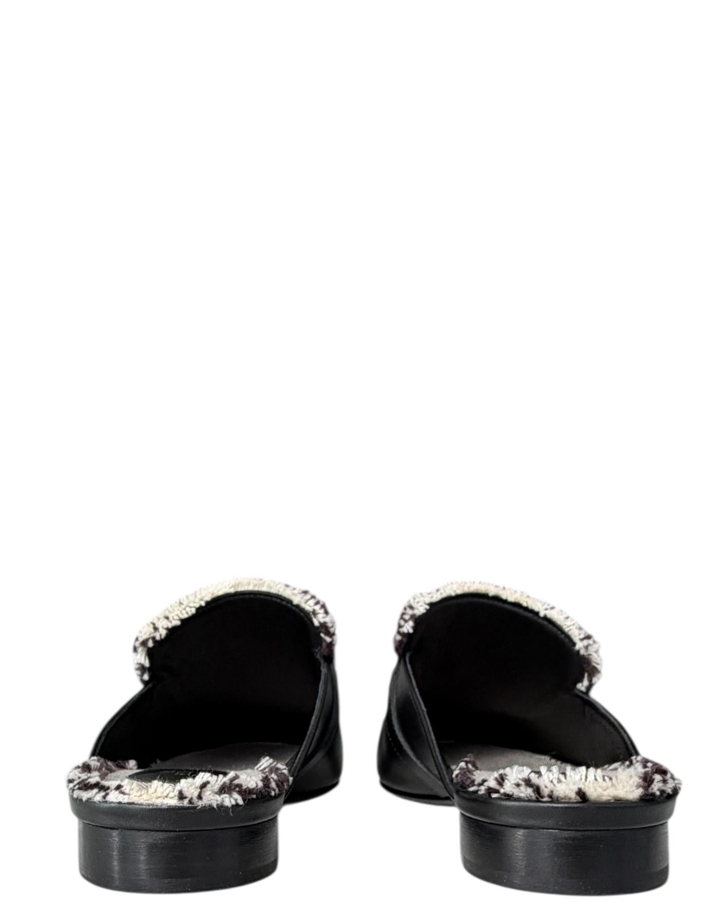 Hermes Nero/Bianco Toile Pelle di Vitello Frange Oz Mules sz 39.5 con Fibbia Kelly in vendita 2