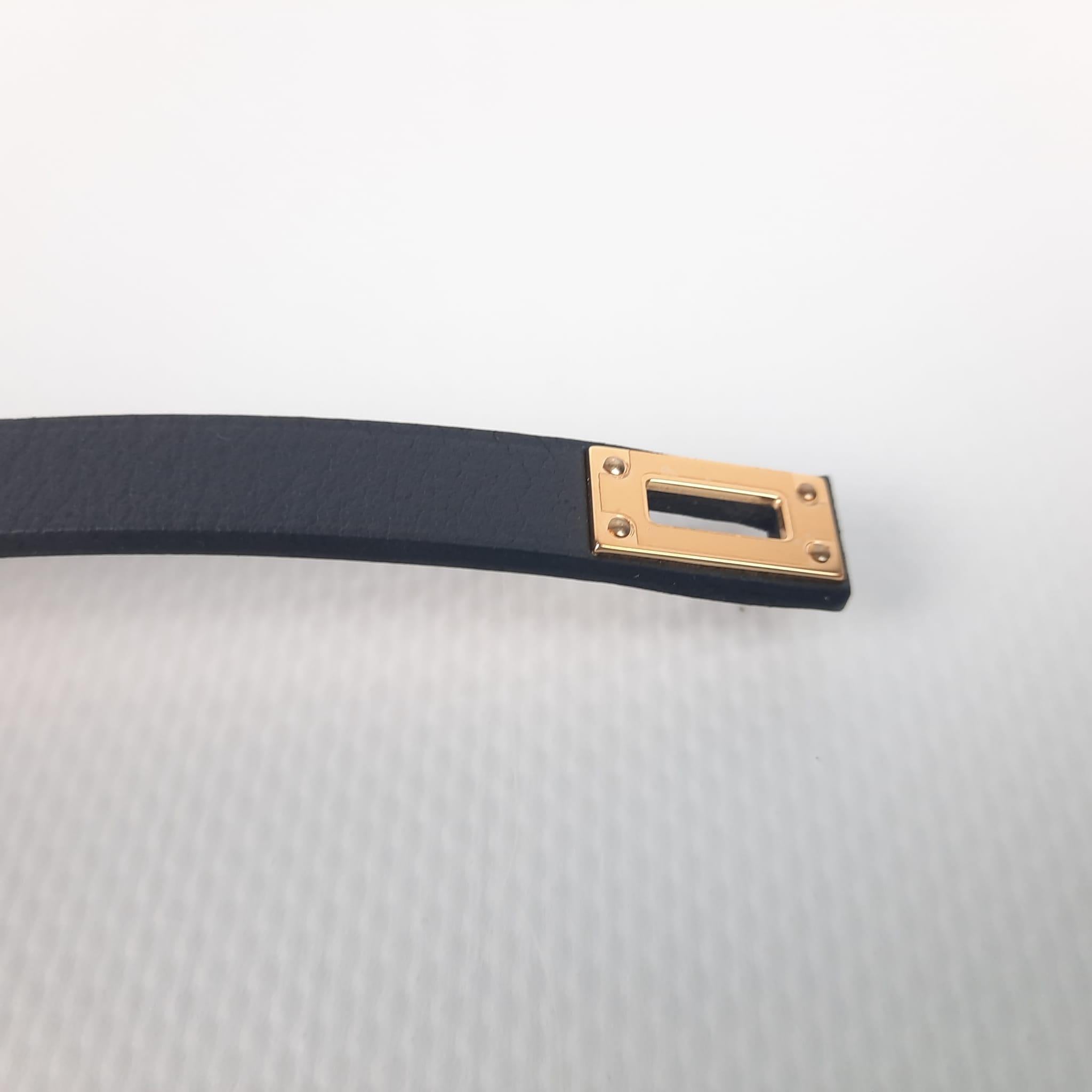 Bracelet Hermes Mini Kelly Double Tour Noir avec fermetures en or  taille T2 Neuf - En vente à Nicosia, CY