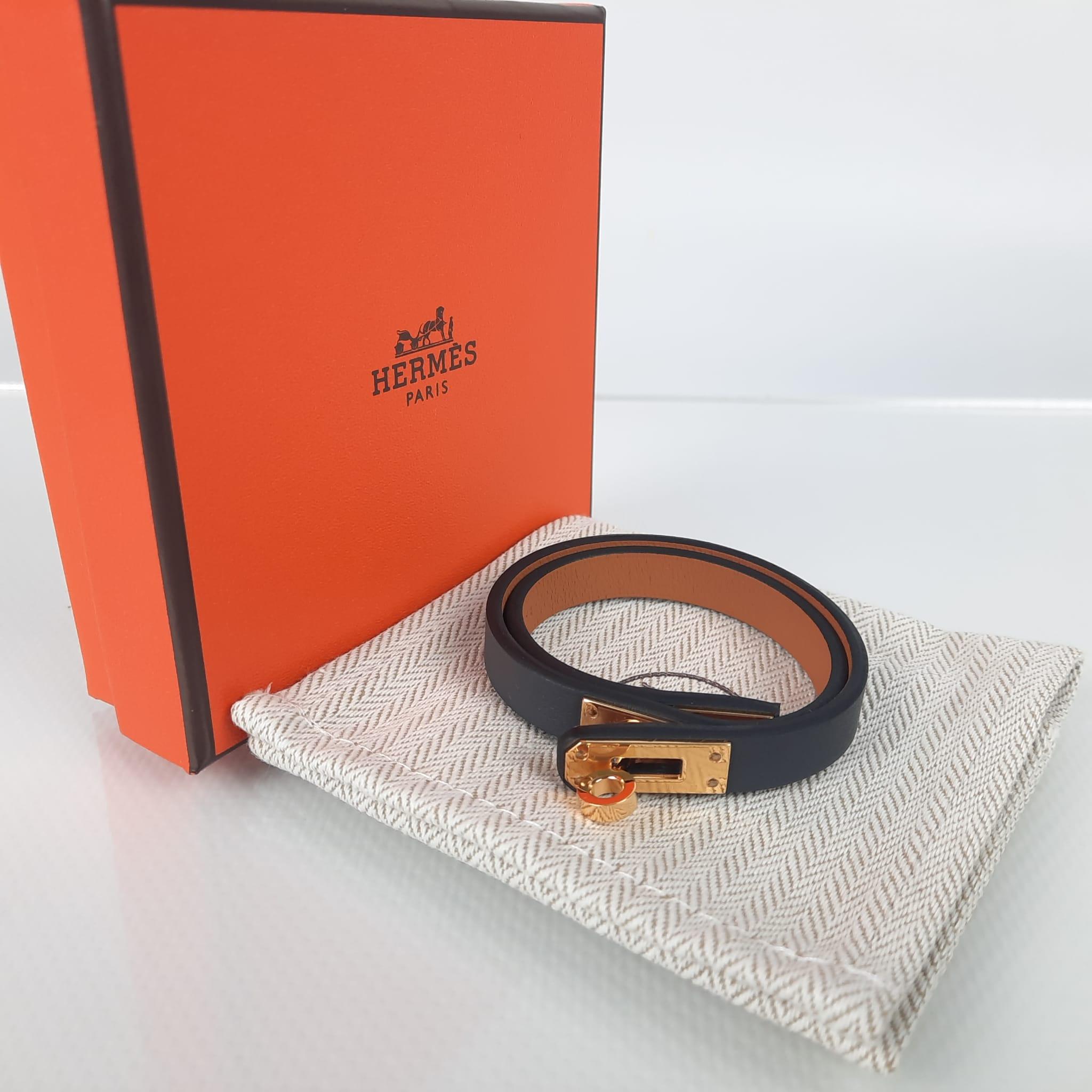 Bracelet Hermes Mini Kelly Double Tour Noir avec fermetures en or  taille T2 Pour femmes en vente
