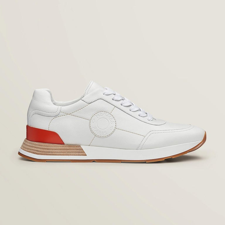 Sneaker in calfskin featuring contrasting topstitching and an 