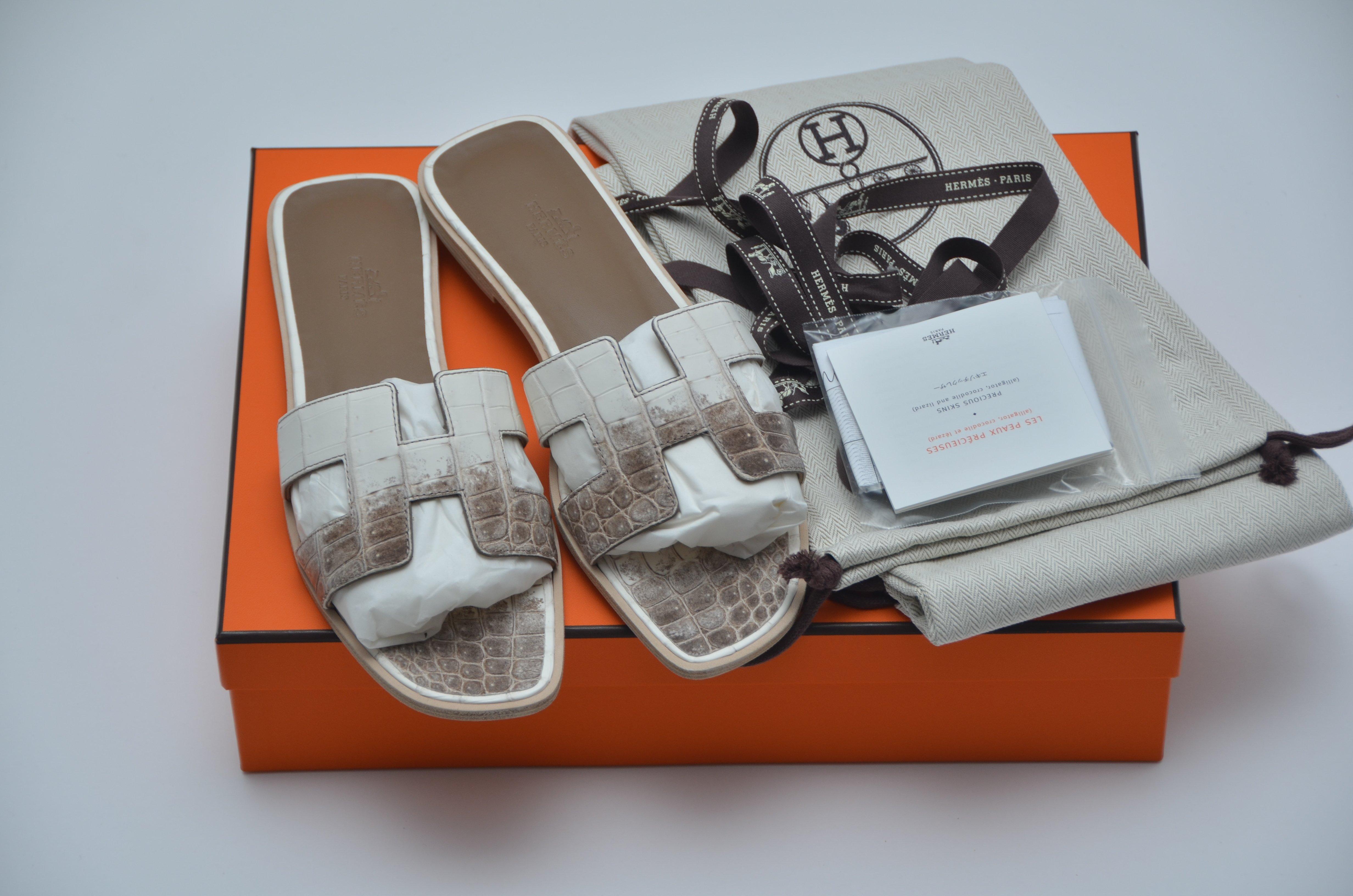 HERMES  Blanc/Noisette  Niloticus Crocodile Himalaya Oran  Sandals SZ 39 NEW For Sale 1