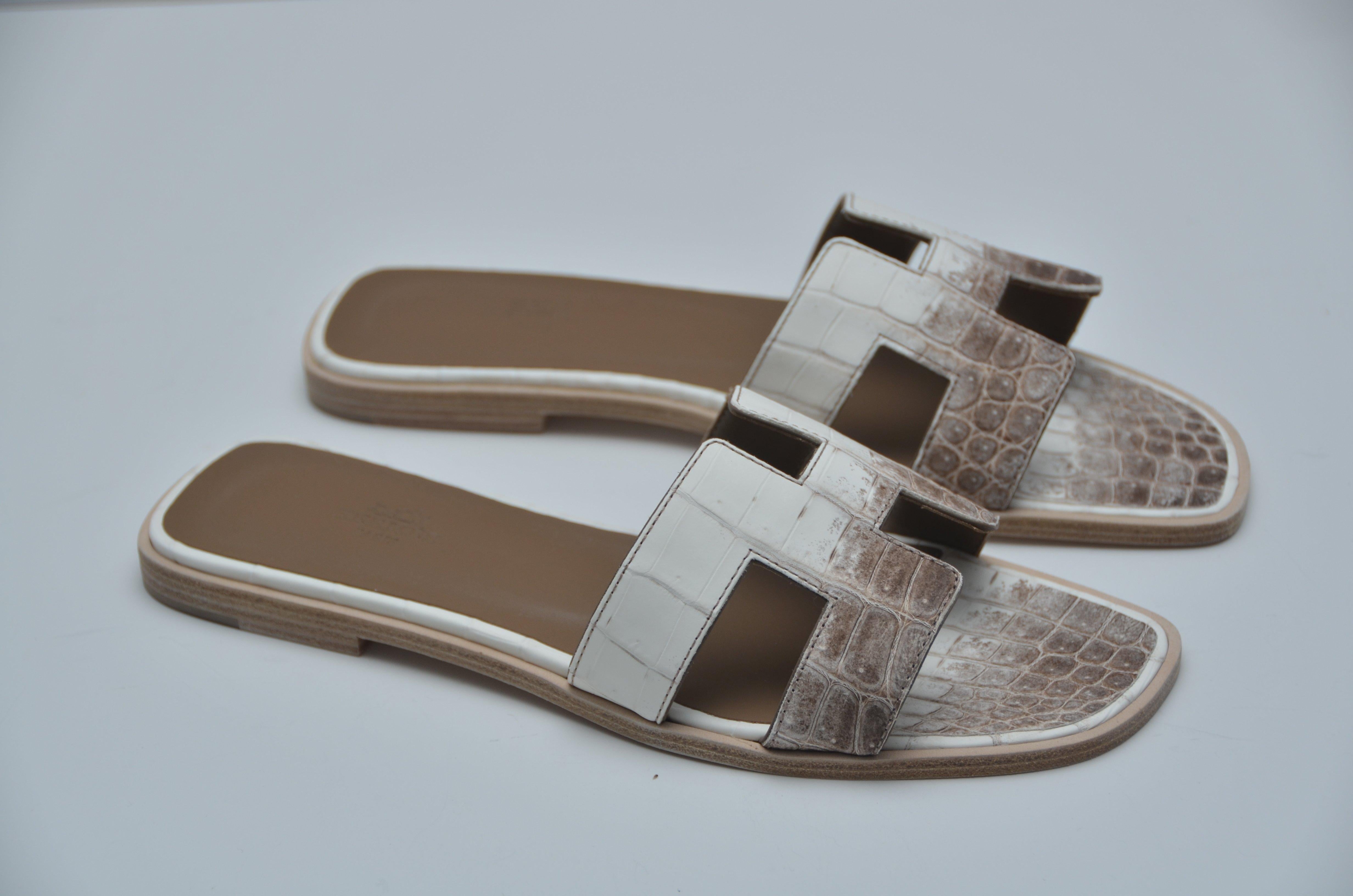 HERMES  Blanc/Noisette  Niloticus Crocodile Himalaya Oran  Sandals SZ 39 NEW For Sale 2