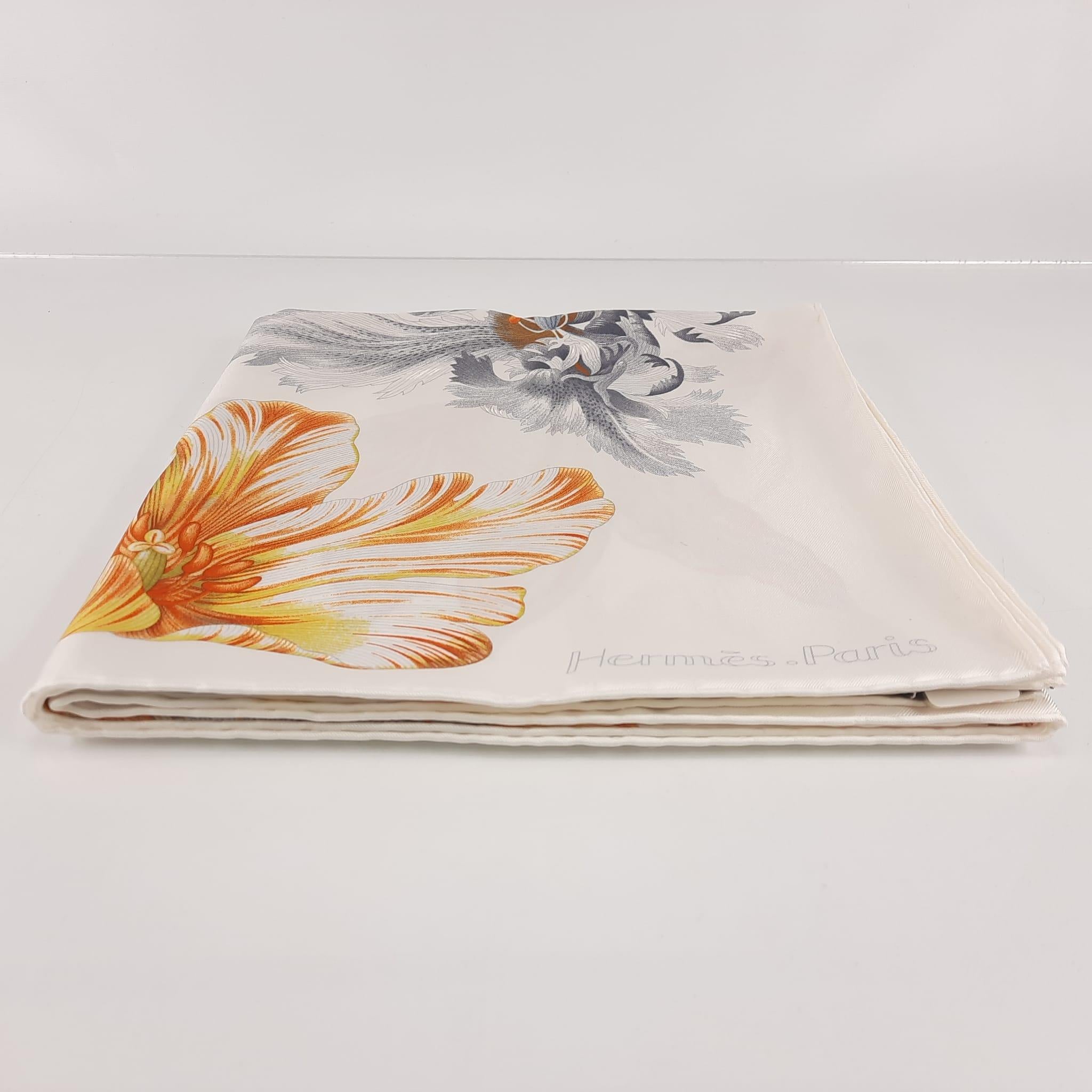 Scarf in silk twill with hand-rolled edges
This essential Hermès accessory complements any outfit. It can be worn many ways - around your neck, as a top, at the waist or as a headscarf!
Made in France
Designed by Aline Honoré
Dimensions: 90 x 90 cm